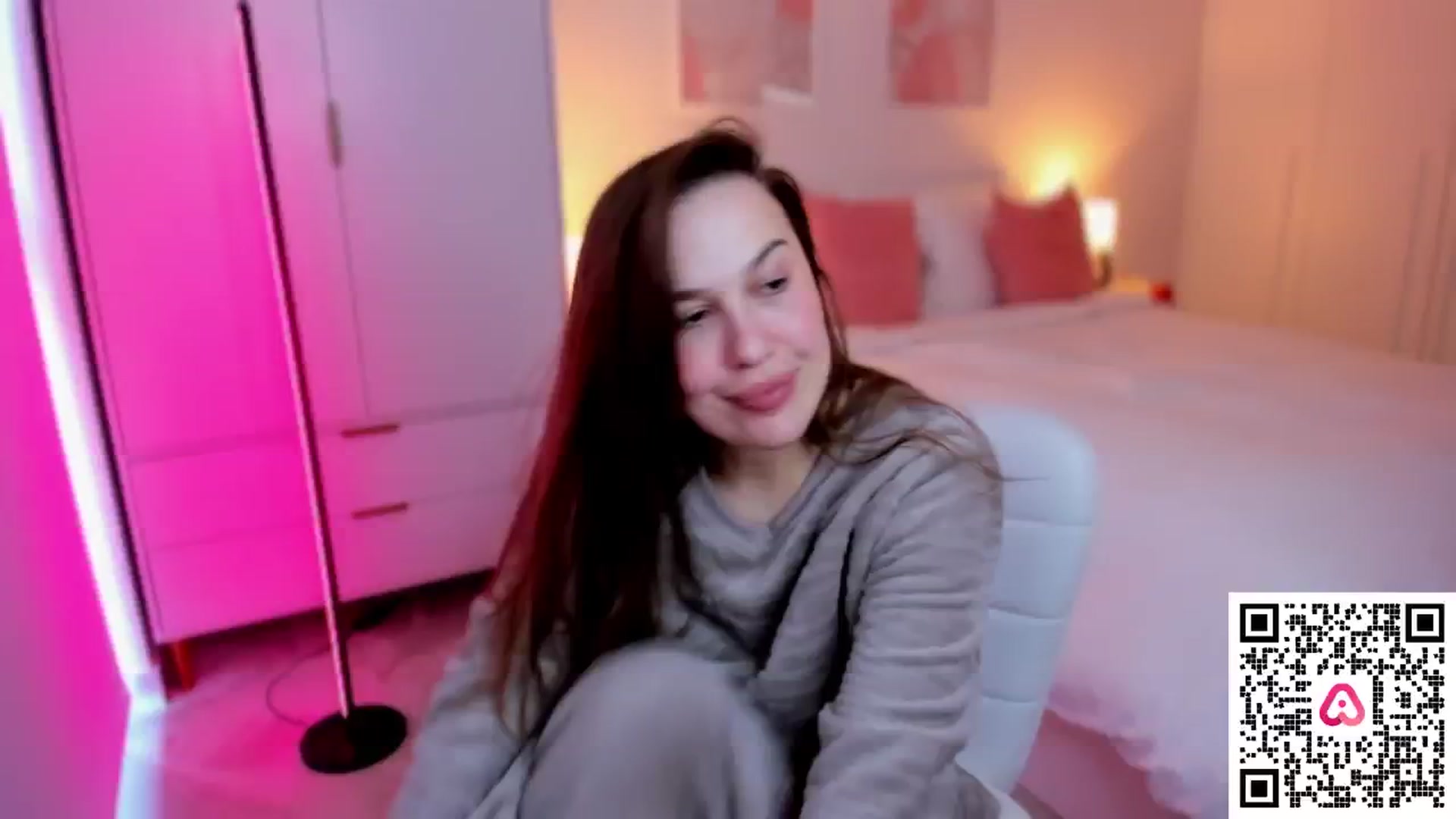 Gallery image thumbnail from XMirrabbellaX's myfreecams stream on, 10/22/2024, 11:58 image 18 of 20