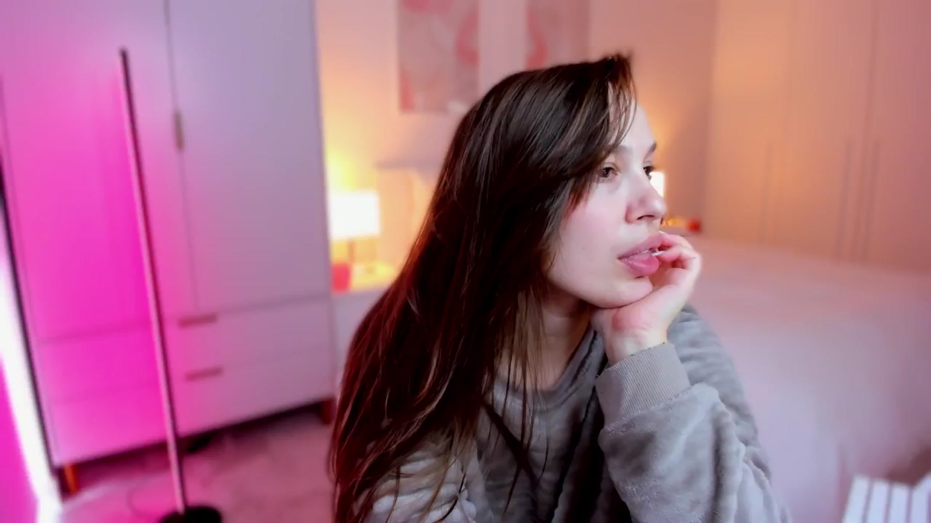 Gallery image thumbnail from XMirrabbellaX's myfreecams stream on, 10/22/2024, 12:28 image 11 of 20