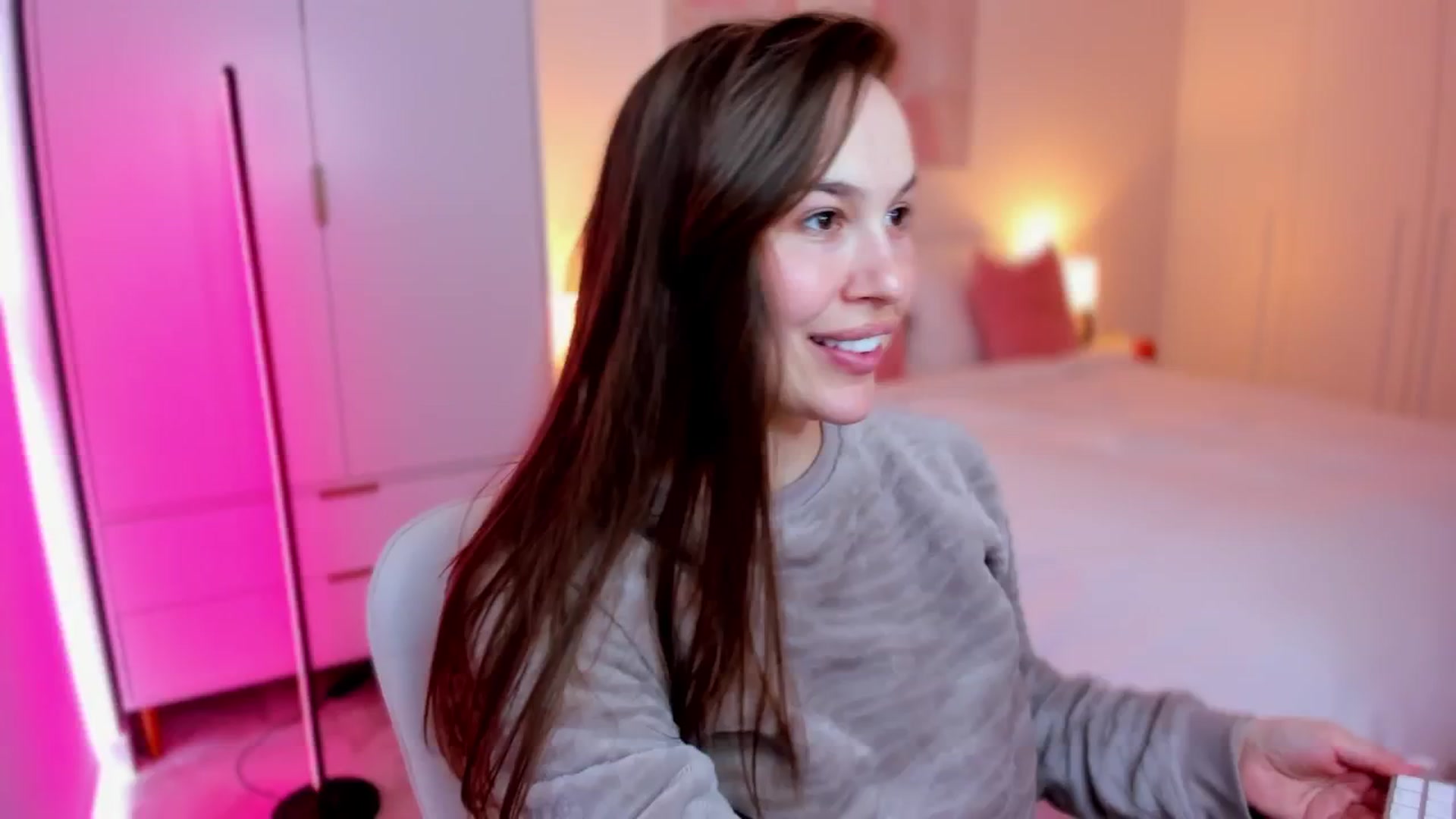 Gallery image thumbnail from XMirrabbellaX's myfreecams stream on, 10/22/2024, 12:28 image 2 of 20