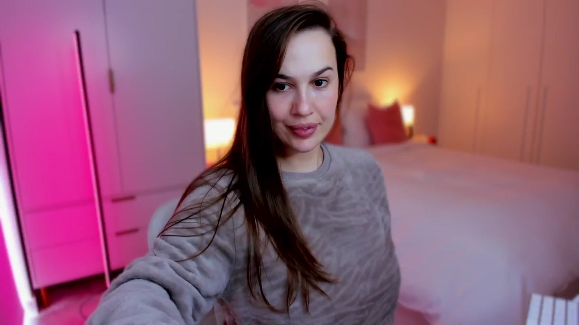 Gallery image thumbnail from XMirrabbellaX's myfreecams stream on, 10/22/2024, 12:28 image 4 of 20