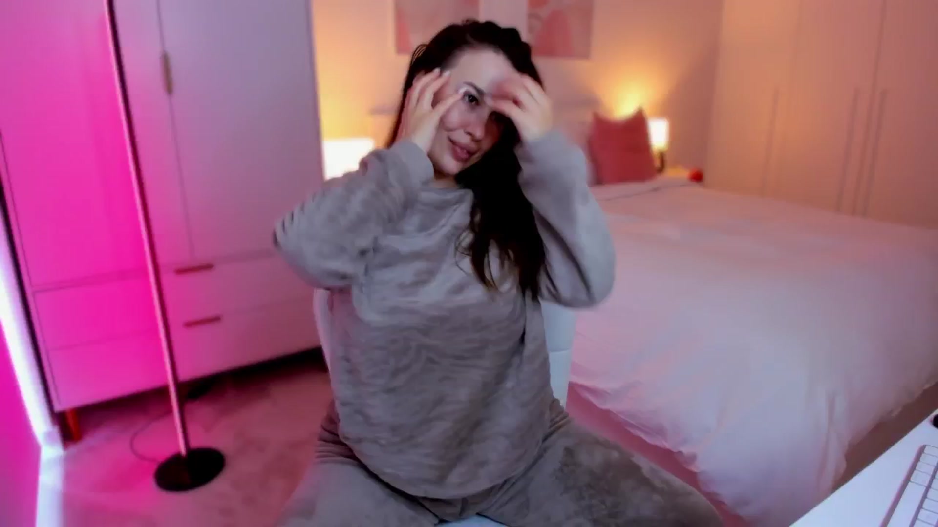 Gallery image thumbnail from XMirrabbellaX's myfreecams stream on, 10/22/2024, 13:16 image 5 of 20