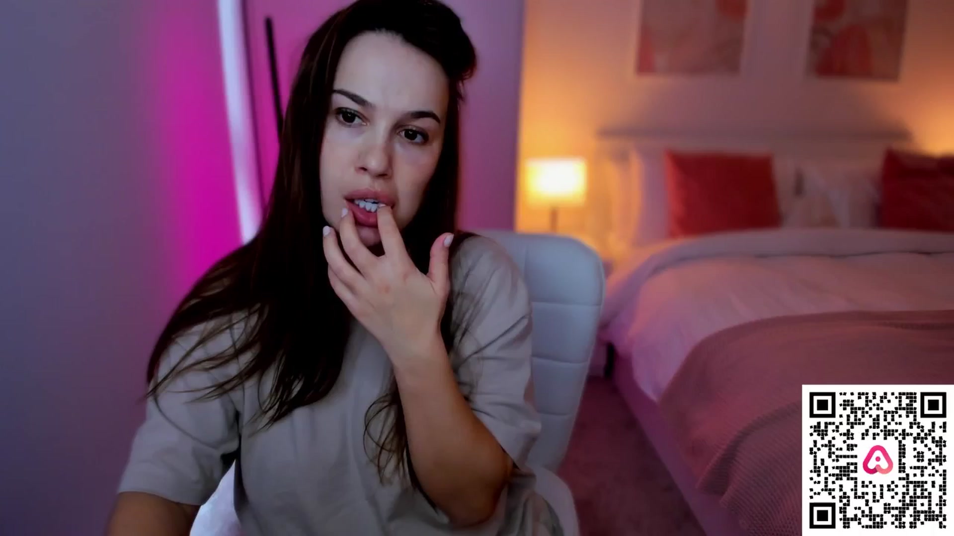 Gallery image thumbnail from XMirrabbellaX's myfreecams stream on, 11/05/2024, 14:47 image 18 of 20