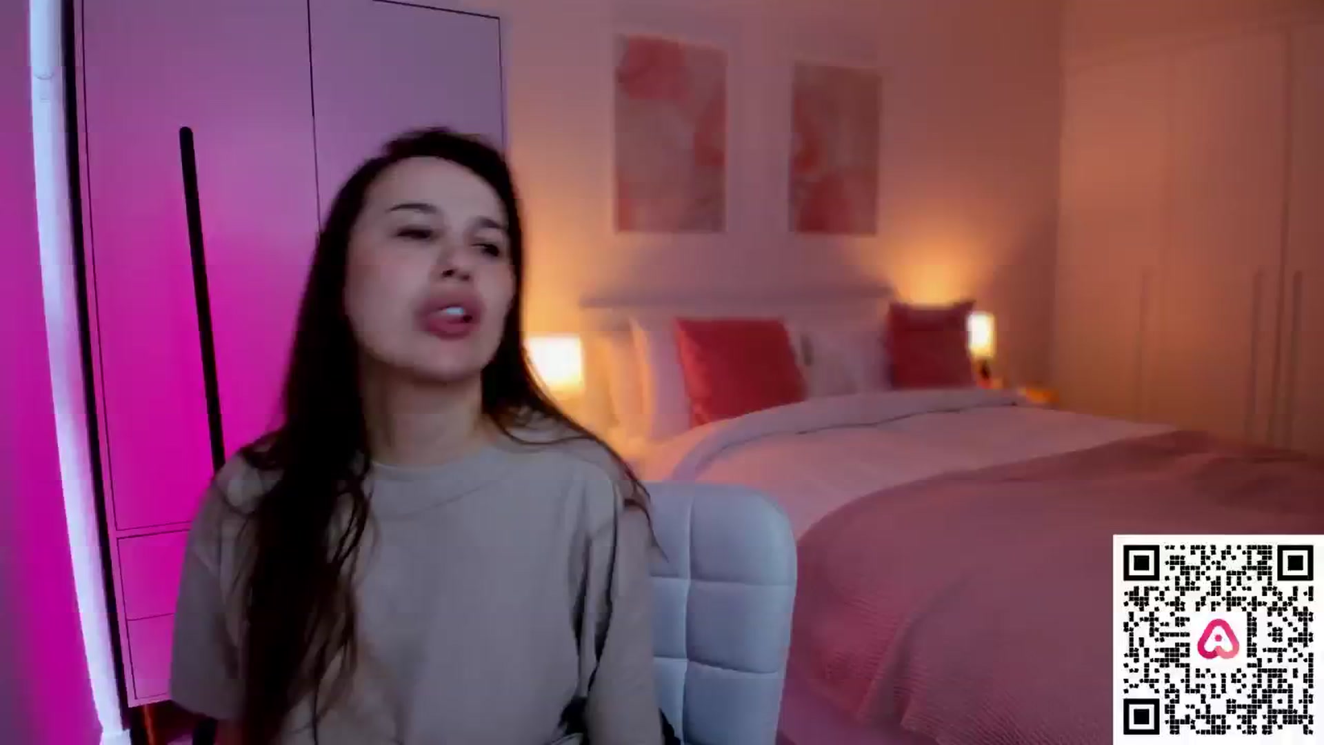 Gallery image thumbnail from XMirrabbellaX's myfreecams stream on, 11/05/2024, 14:47 image 6 of 20