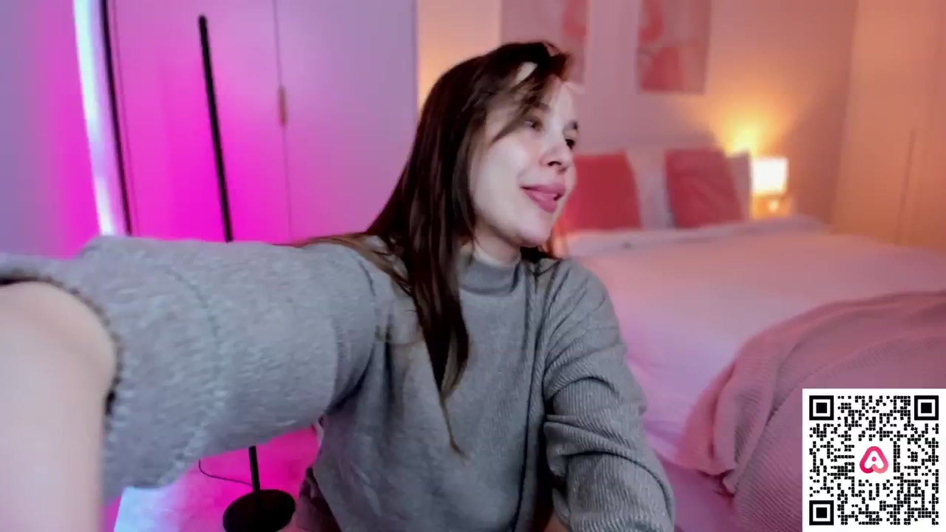 Gallery image thumbnail from XMirrabbellaX's myfreecams stream on, 11/28/2024, 13:21 image 15 of 20