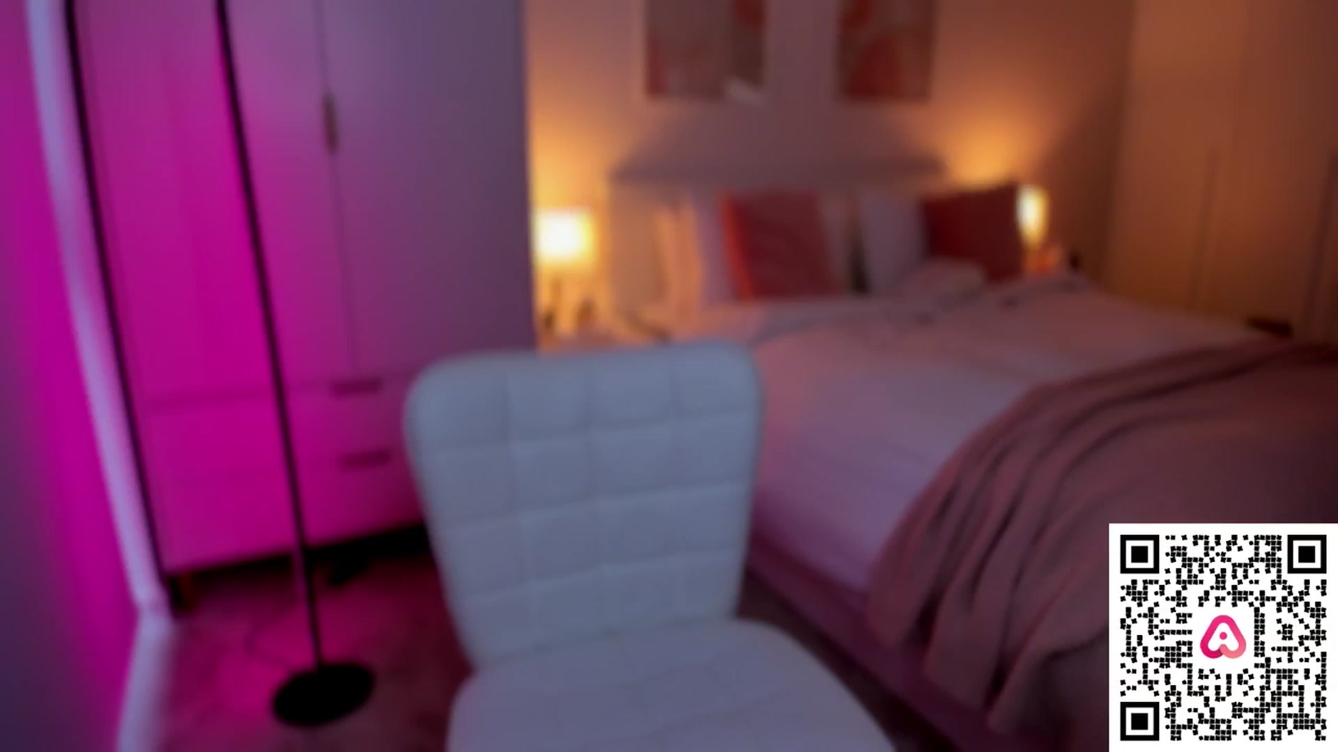 Gallery image thumbnail from XMirrabbellaX's myfreecams stream on, 12/10/2024, 13:20 image 10 of 20
