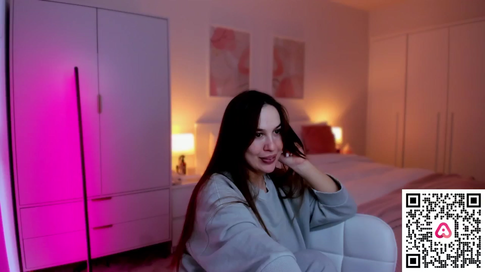 Gallery image thumbnail from XMirrabbellaX's myfreecams stream on, 12/20/2024, 14:16 image 4 of 20
