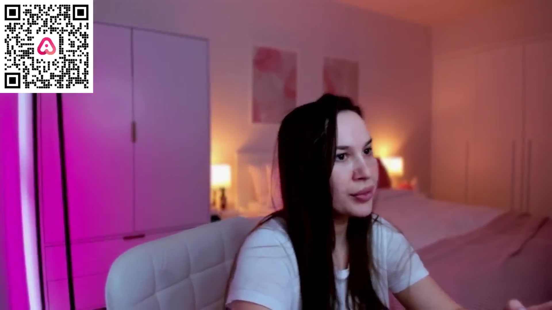 Gallery image thumbnail from XMirrabbellaX's myfreecams stream on, 01/17/2025, 14:58 image 8 of 20