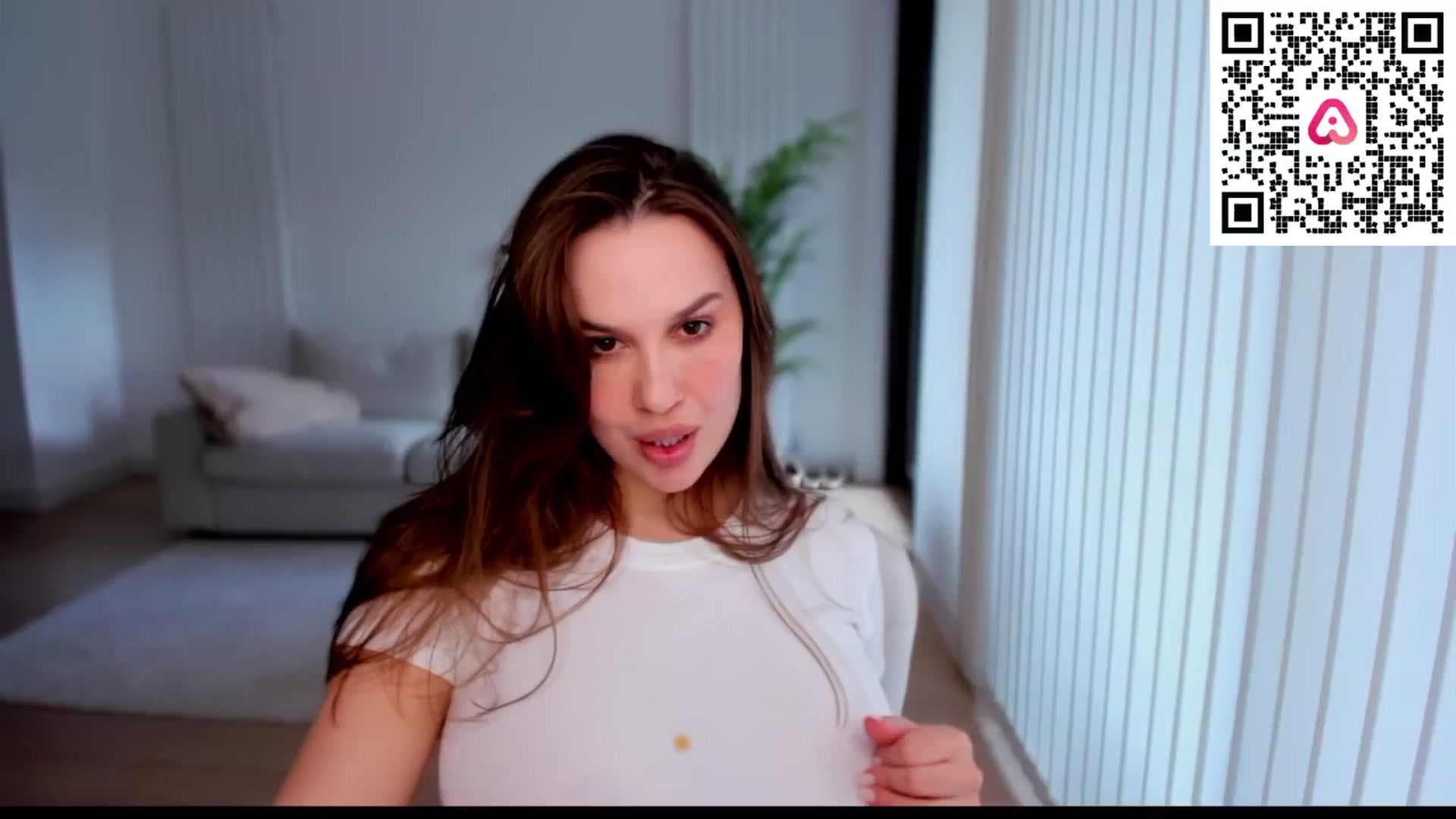 Gallery image thumbnail from XMirrabbellaX's myfreecams stream on, 02/06/2025, 14:41 image 17 of 20