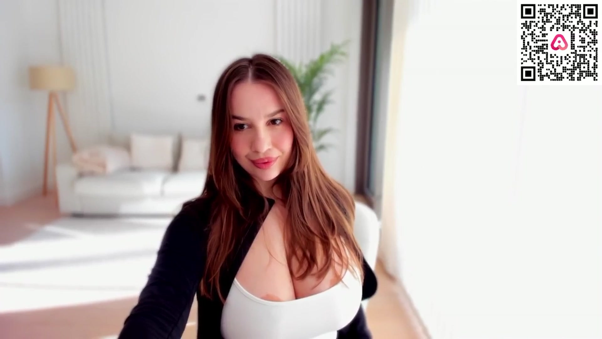 Gallery image thumbnail from XMirrabbellaX's myfreecams stream on, 02/17/2025, 15:04 image 3 of 20