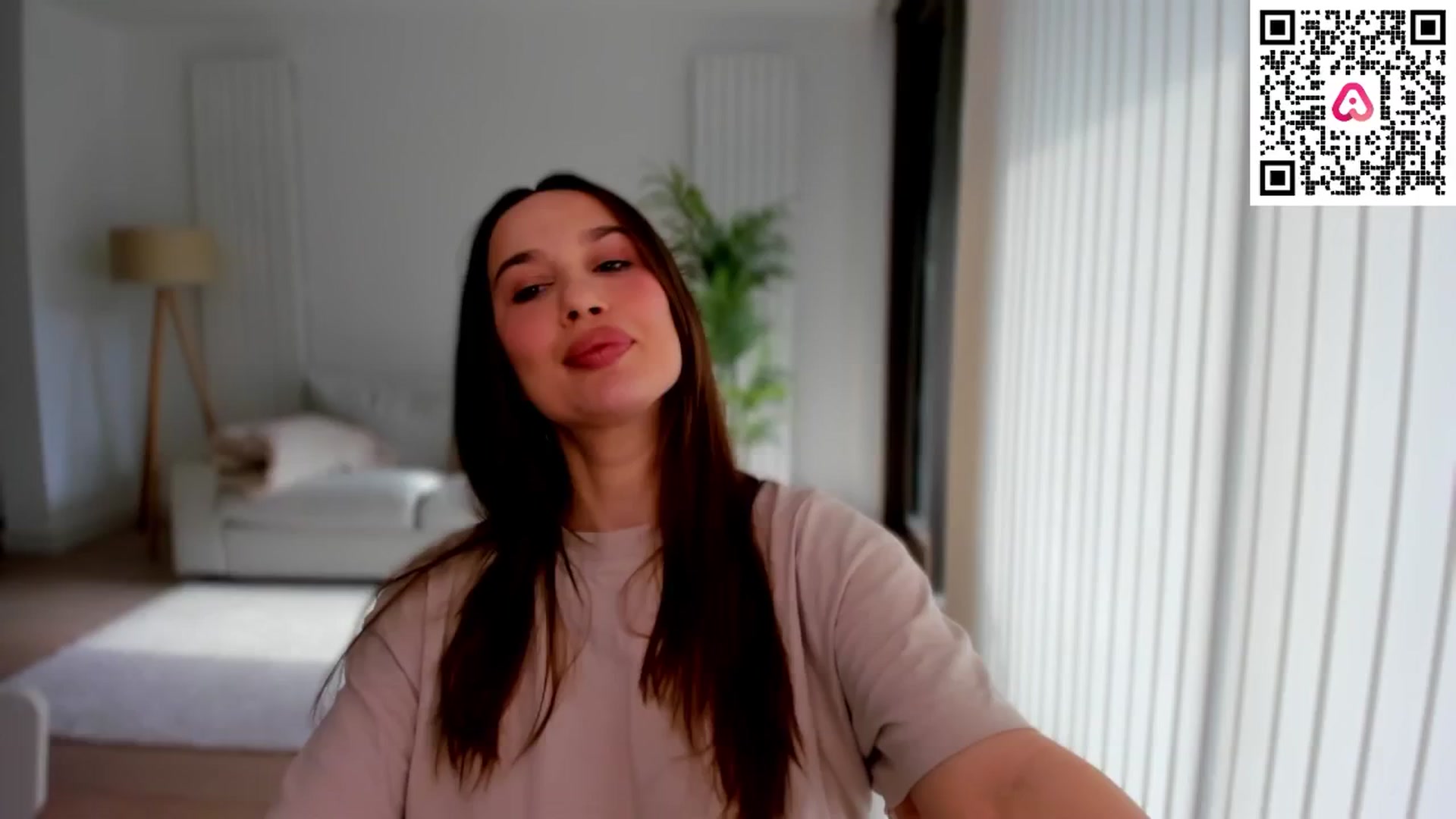 Gallery image thumbnail from XMirrabbellaX's myfreecams stream on, 02/19/2025, 12:53 image 4 of 20