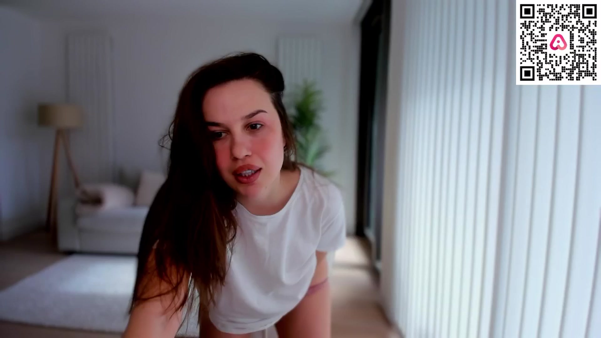 Gallery image thumbnail from XMirrabbellaX's myfreecams stream on, 02/25/2025, 14:18 image 8 of 20