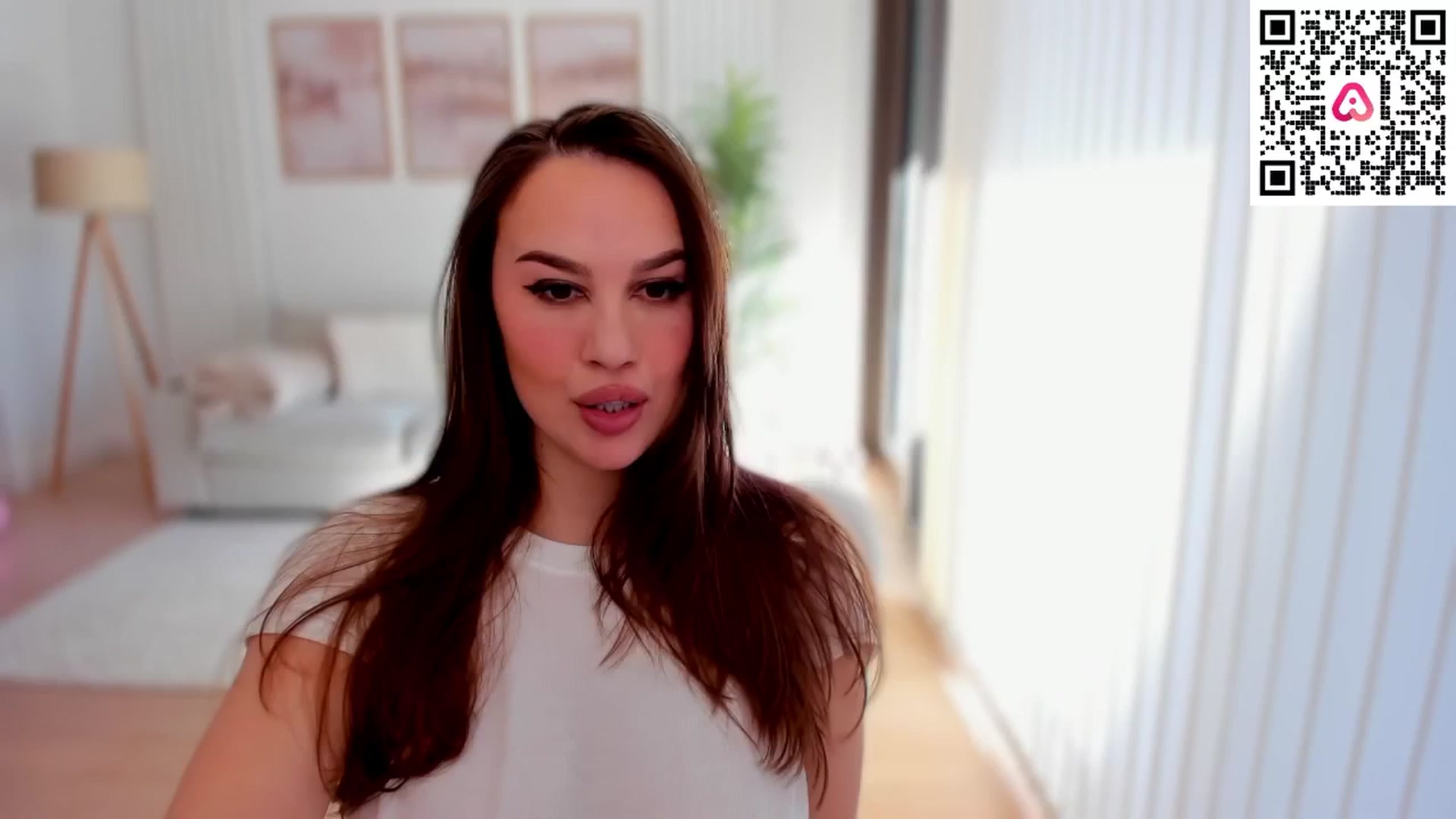 Gallery image thumbnail from XMirrabbellaX's myfreecams stream on, 03/04/2025, 14:32 image 7 of 20