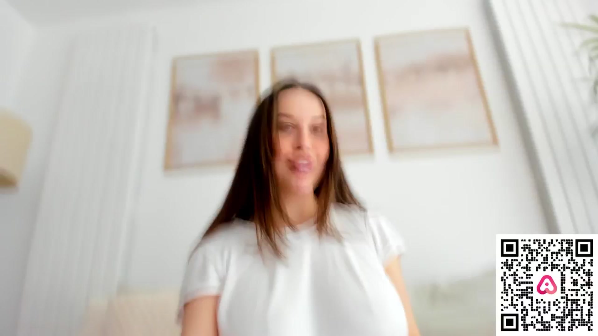 Gallery image thumbnail from XMirrabbellaX's myfreecams stream on, 05/12/2025, 13:16 image 19 of 20