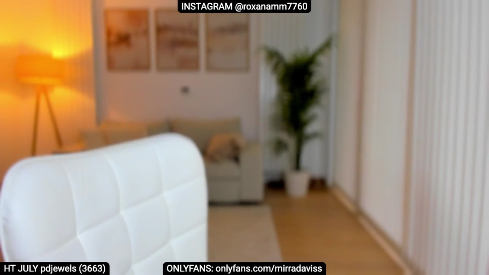 Gallery image thumbnail from XMirrabbellaX's myfreecams stream on, 07/17/2025, 15:06 image 10 of 20