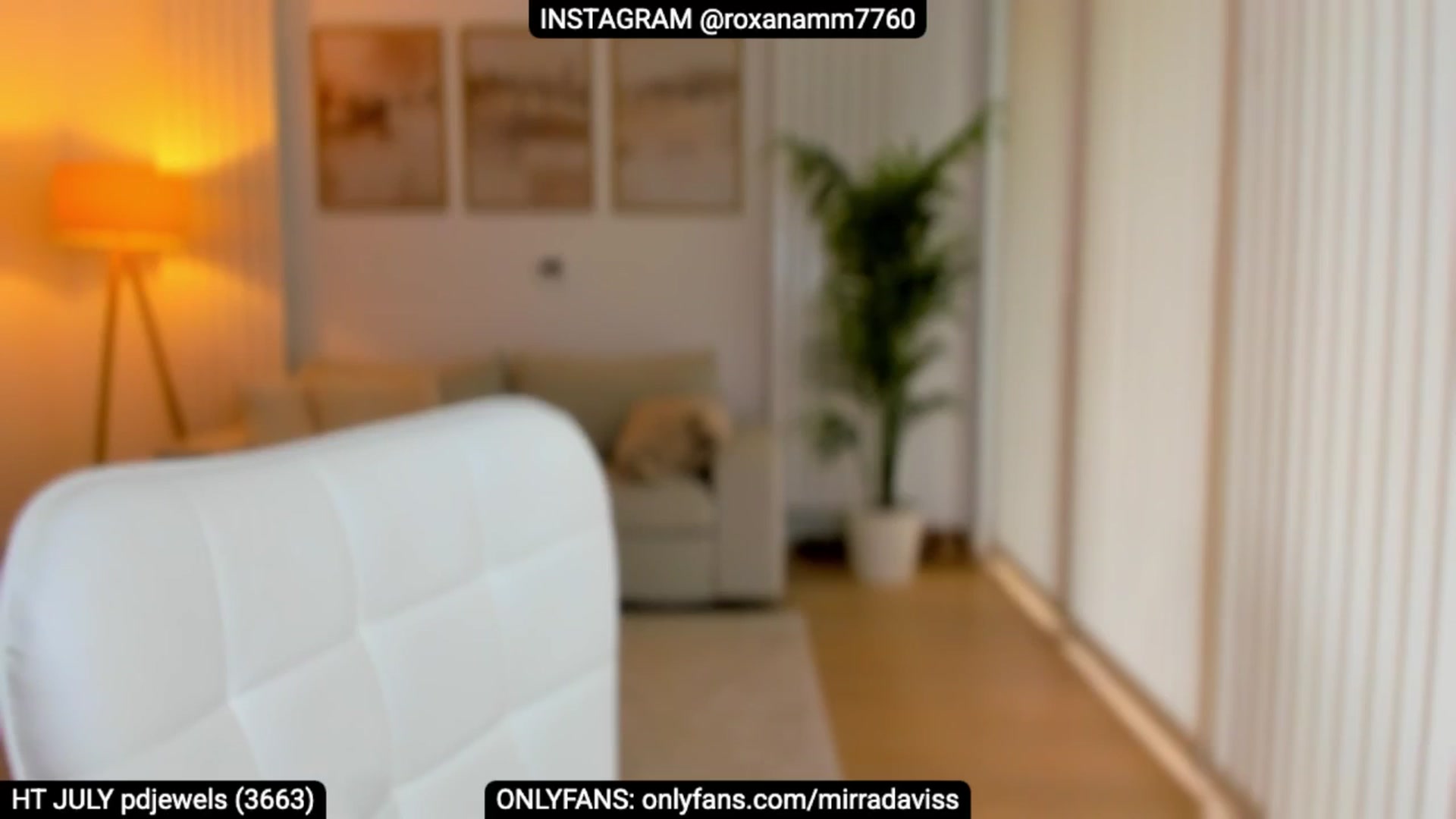 Gallery image thumbnail from XMirrabbellaX's myfreecams stream on, 07/17/2025, 15:06 image 14 of 20