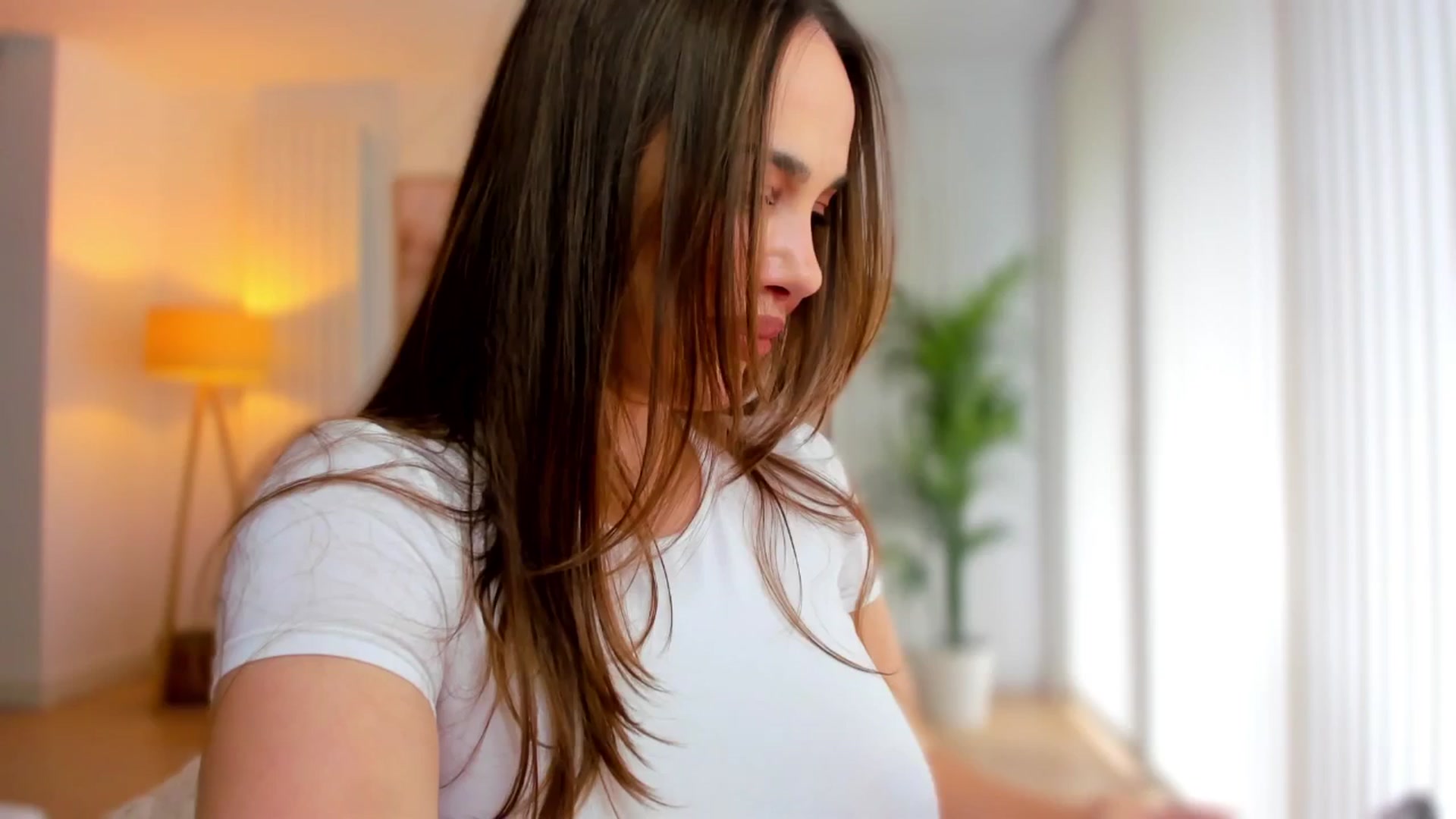 Gallery image thumbnail from XMirrabbellaX's myfreecams stream on, 08/04/2025, 17:39 image 11 of 20