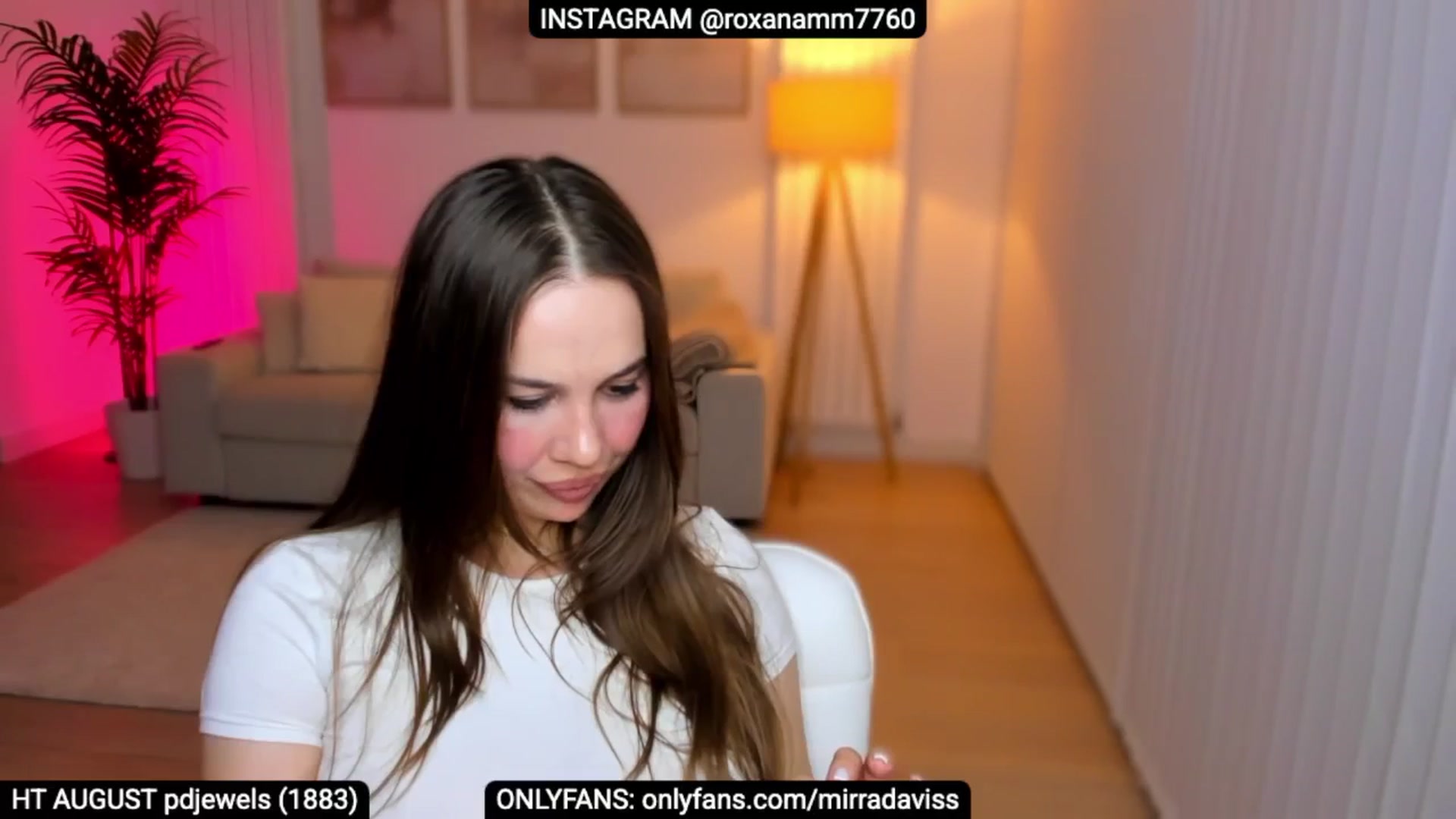 Gallery image thumbnail from XMirrabbellaX's myfreecams stream on, 08/05/2025, 22:24 image 17 of 20