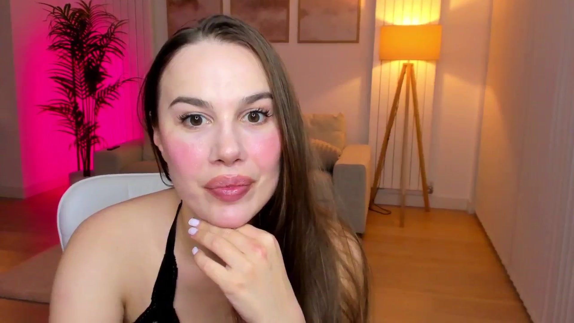 Gallery image thumbnail from XMirrabbellaX's myfreecams stream on, 08/15/2025, 23:10 image 15 of 20
