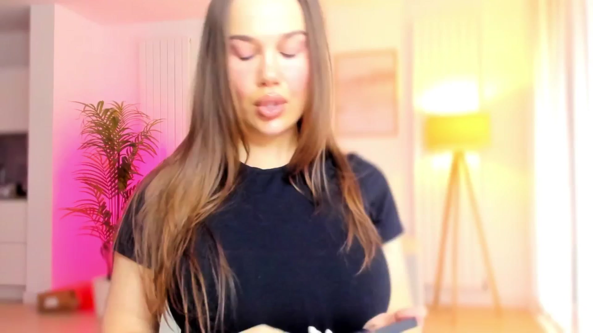 Gallery image thumbnail from XMirrabbellaX's myfreecams stream on, 10/14/2025, 13:19 image 11 of 20