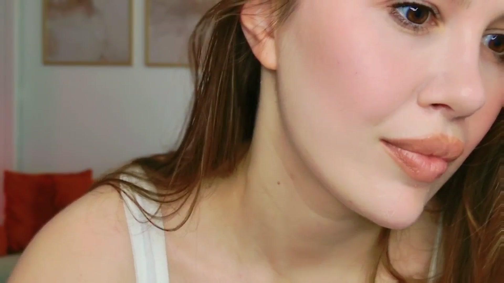 Gallery image thumbnail from XMirrabbellaX's myfreecams stream on, 11/06/2025, 15:10 image 20 of 20