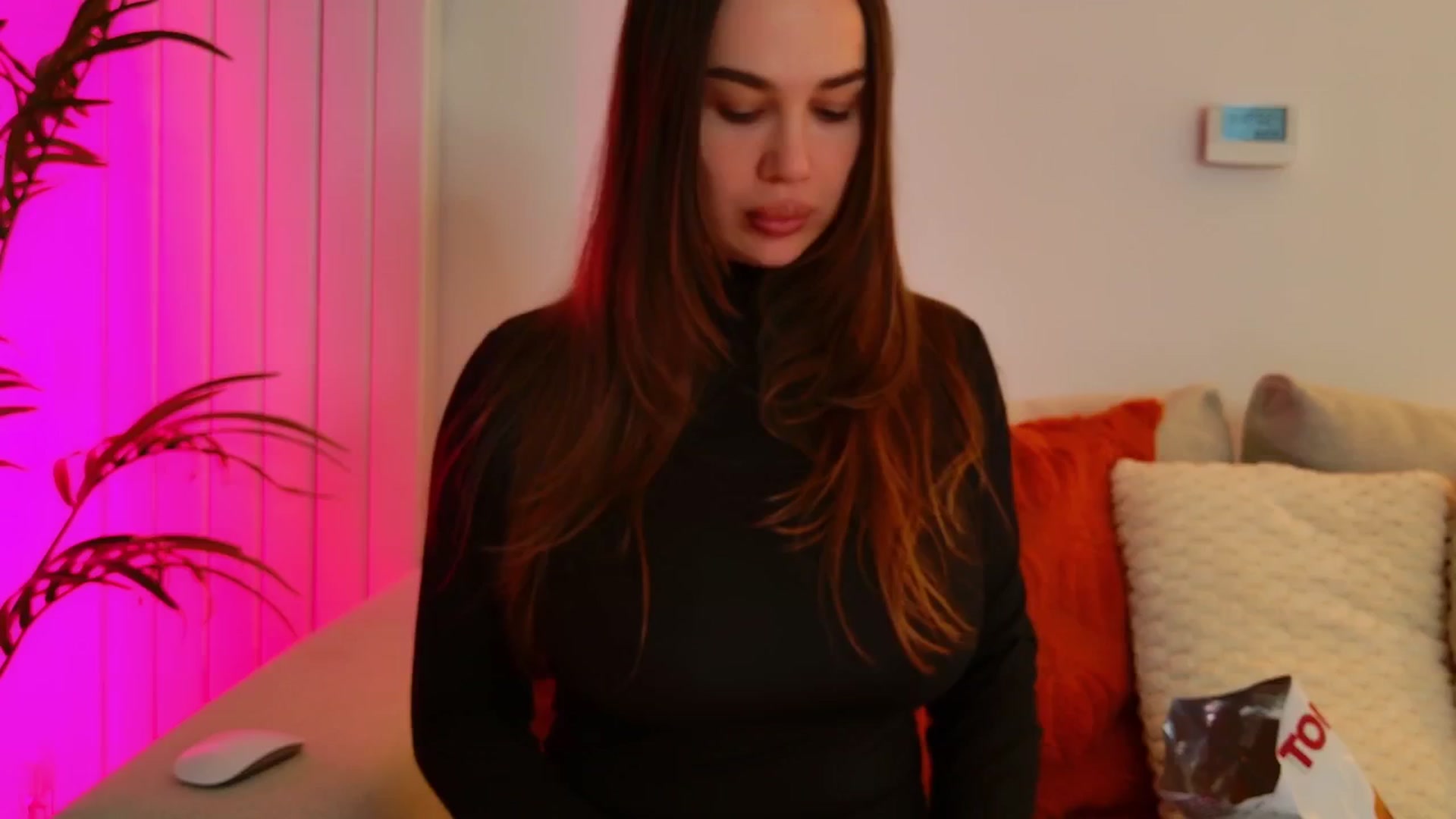 Gallery image thumbnail from XMirrabbellaX's myfreecams stream on, 12/18/2025, 14:47 image 9 of 20