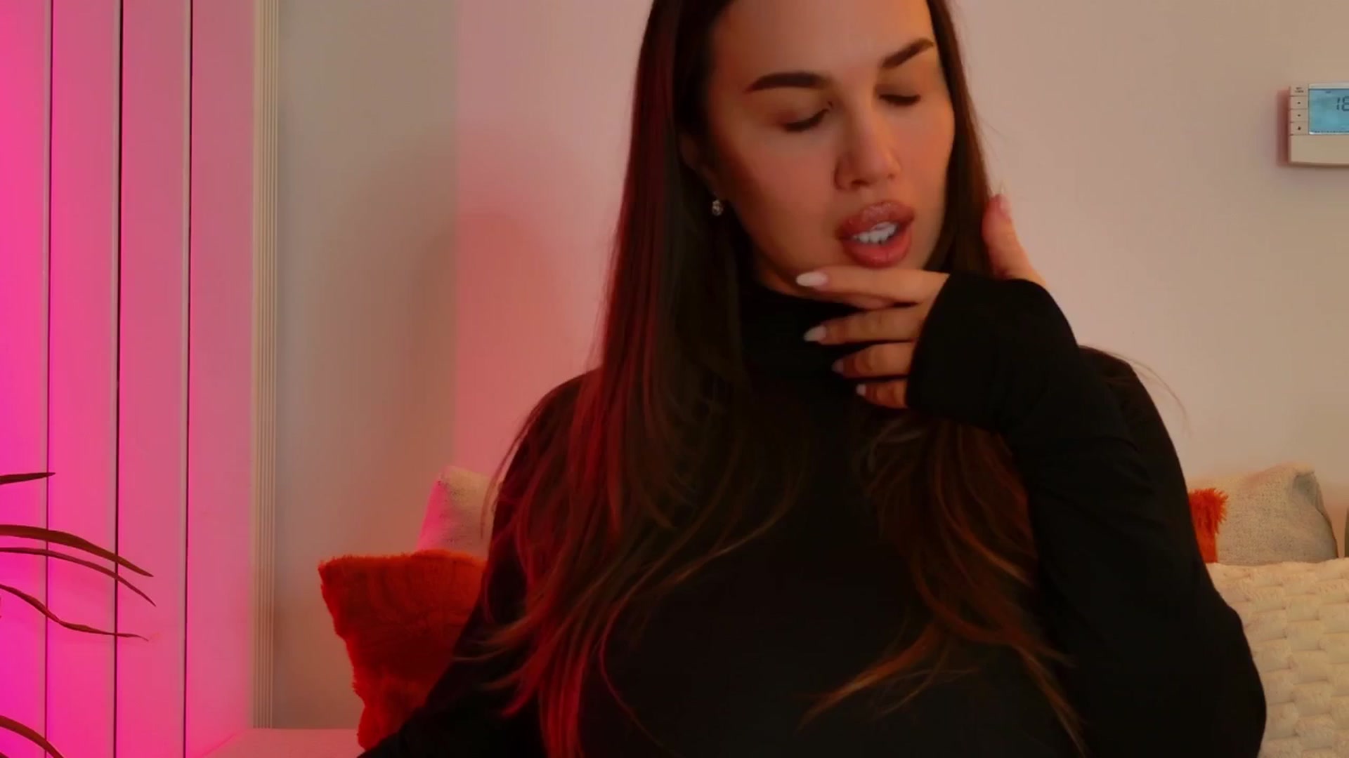 Gallery image thumbnail from XMirrabbellaX's myfreecams stream on, 12/18/2025, 14:47 image 17 of 20