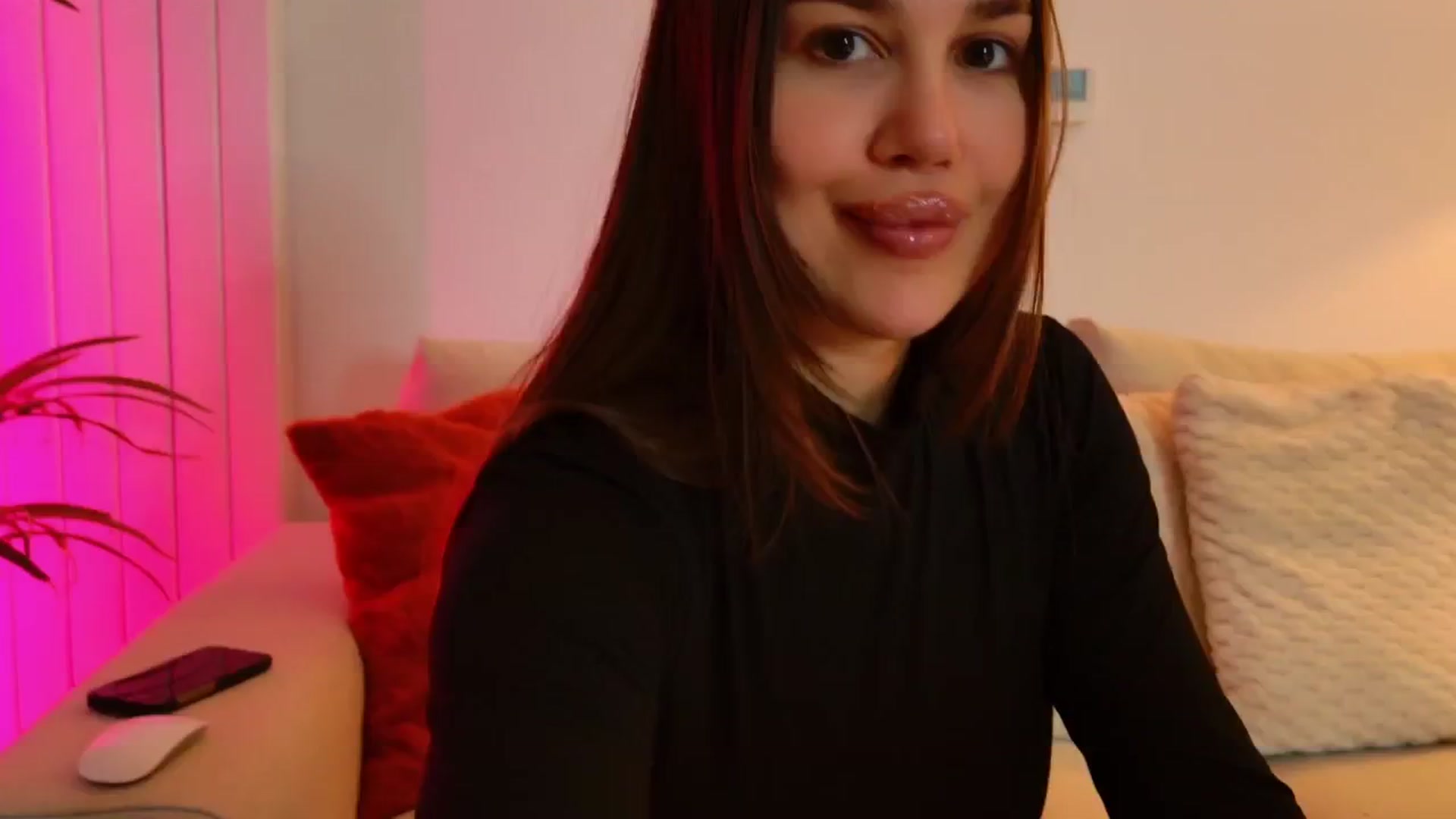 Gallery image thumbnail from XMirrabbellaX's myfreecams stream on, 12/18/2025, 15:59 image 12 of 20