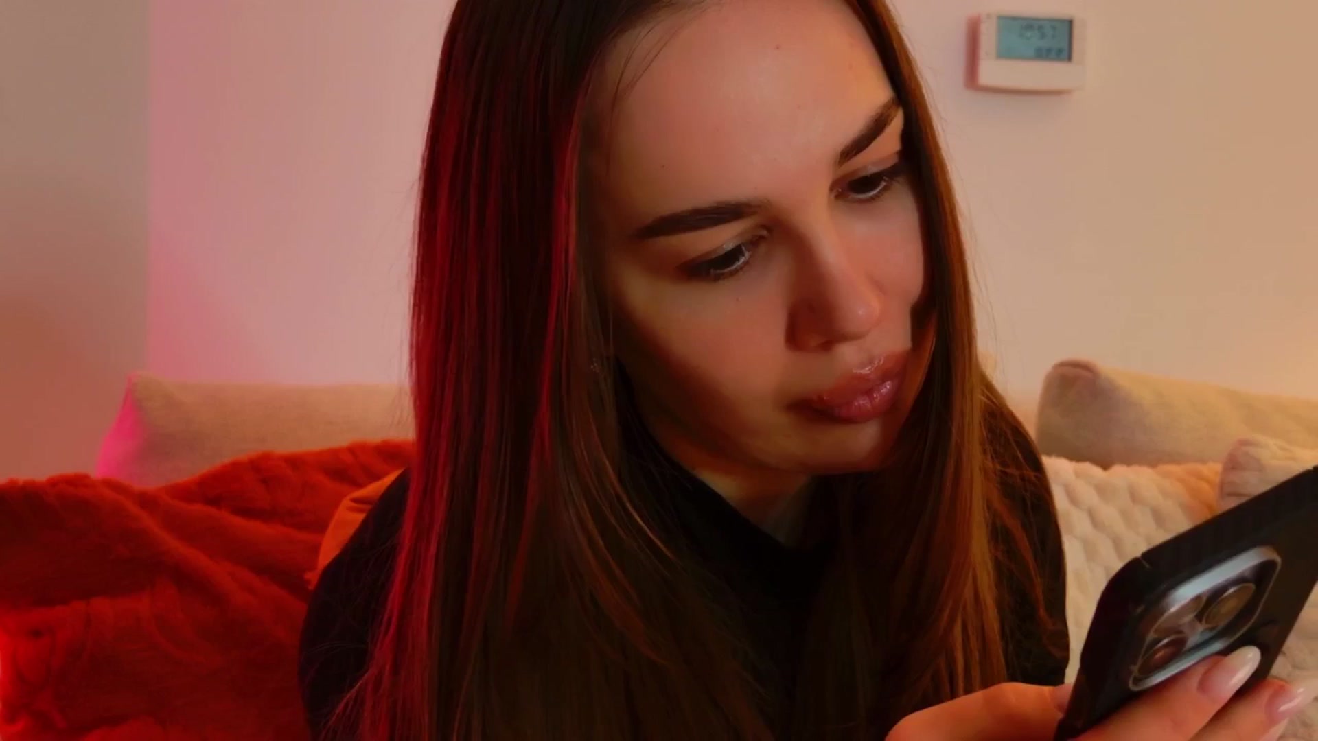Gallery image thumbnail from XMirrabbellaX's myfreecams stream on, 12/18/2025, 15:59 image 6 of 20