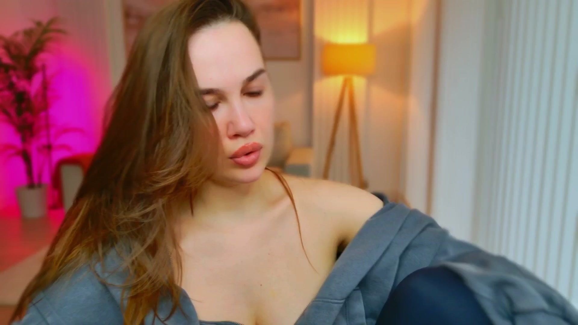 Gallery image thumbnail from XMirrabbellaX's myfreecams stream on, 02/10/2026, 14:24 image 16 of 20