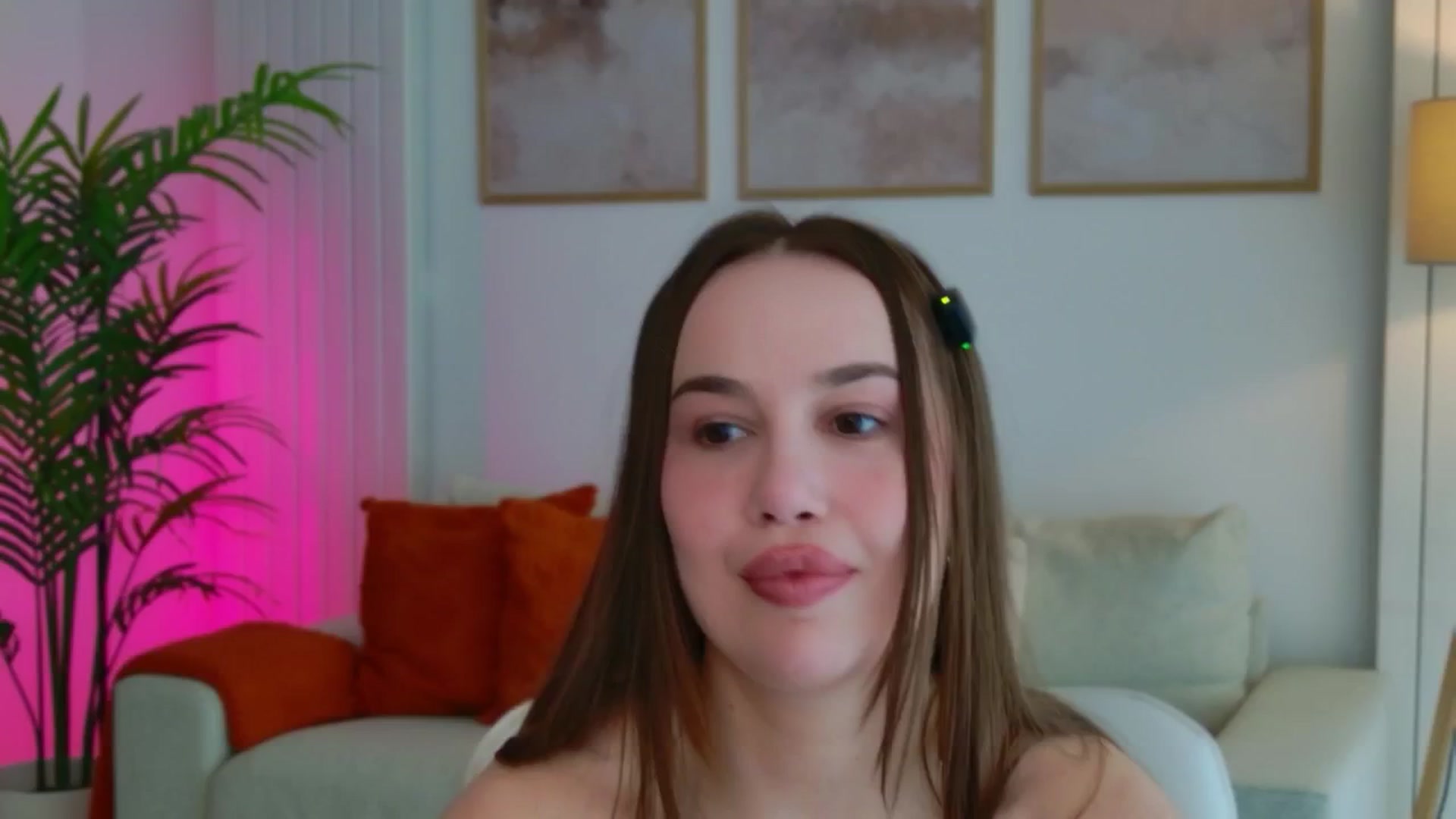 Gallery image thumbnail from XMirrabbellaX's myfreecams stream on, 03/09/2026, 11:46 image 10 of 20