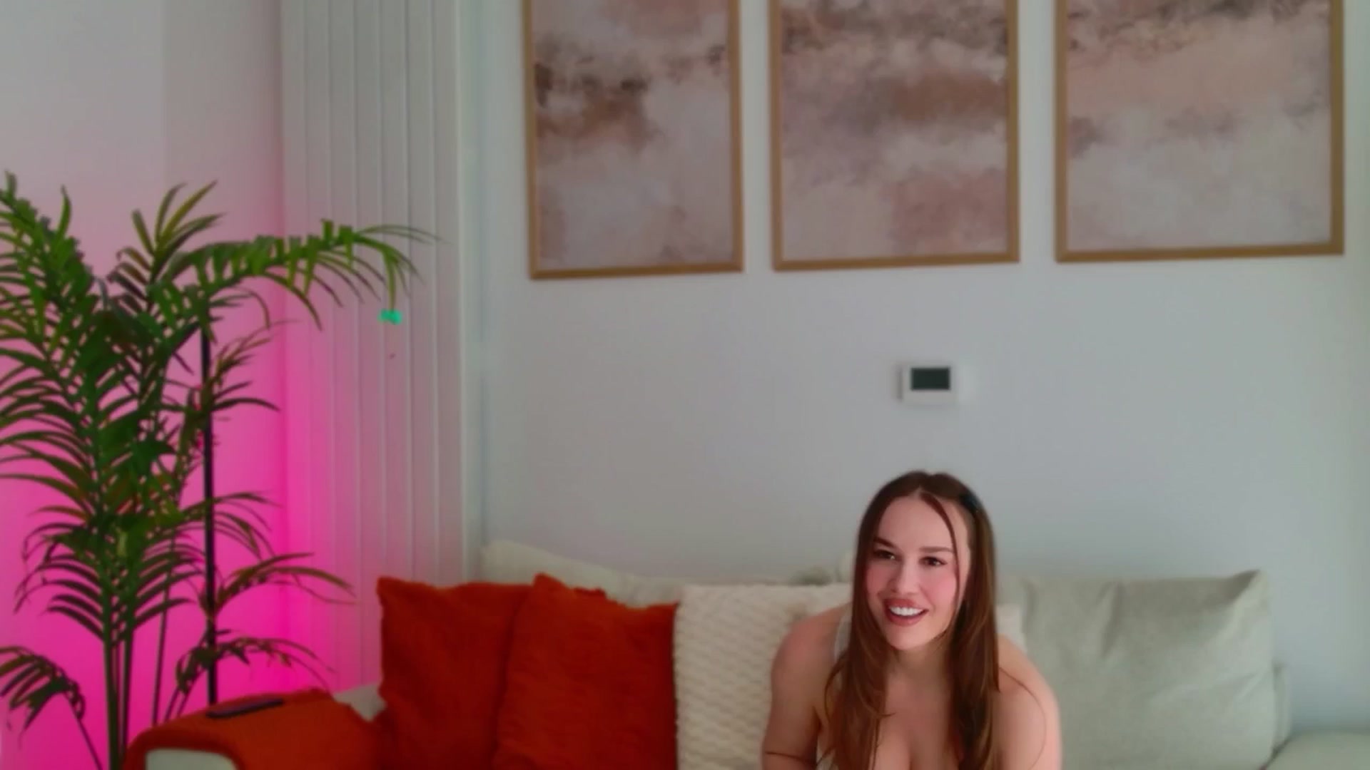 Gallery image thumbnail from XMirrabbellaX's myfreecams stream on, 04/21/2026, 11:31 image 5 of 20