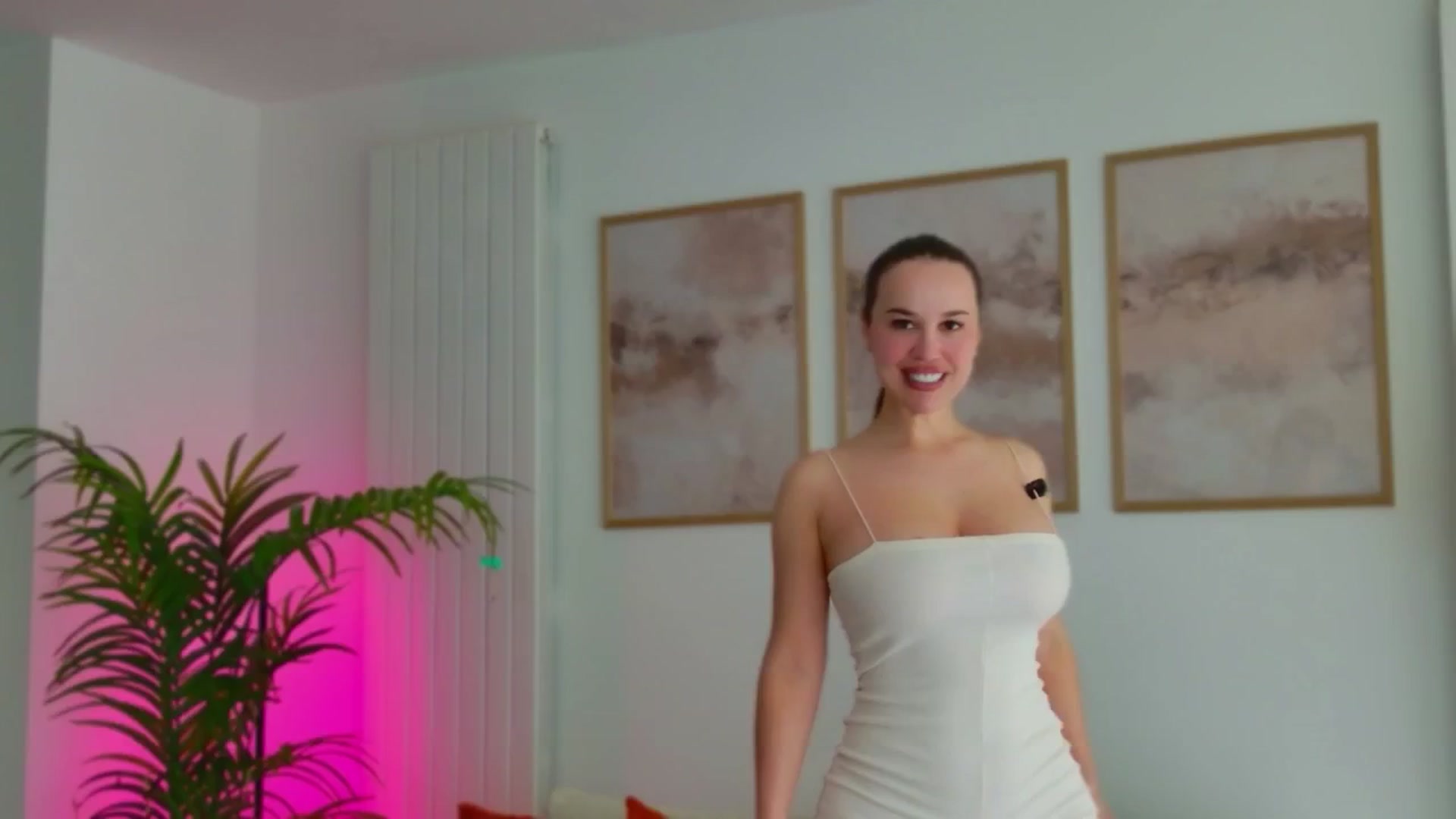 Gallery image thumbnail from XMirrabbellaX's myfreecams stream on, 05/01/2026, 13:56 image 2 of 20