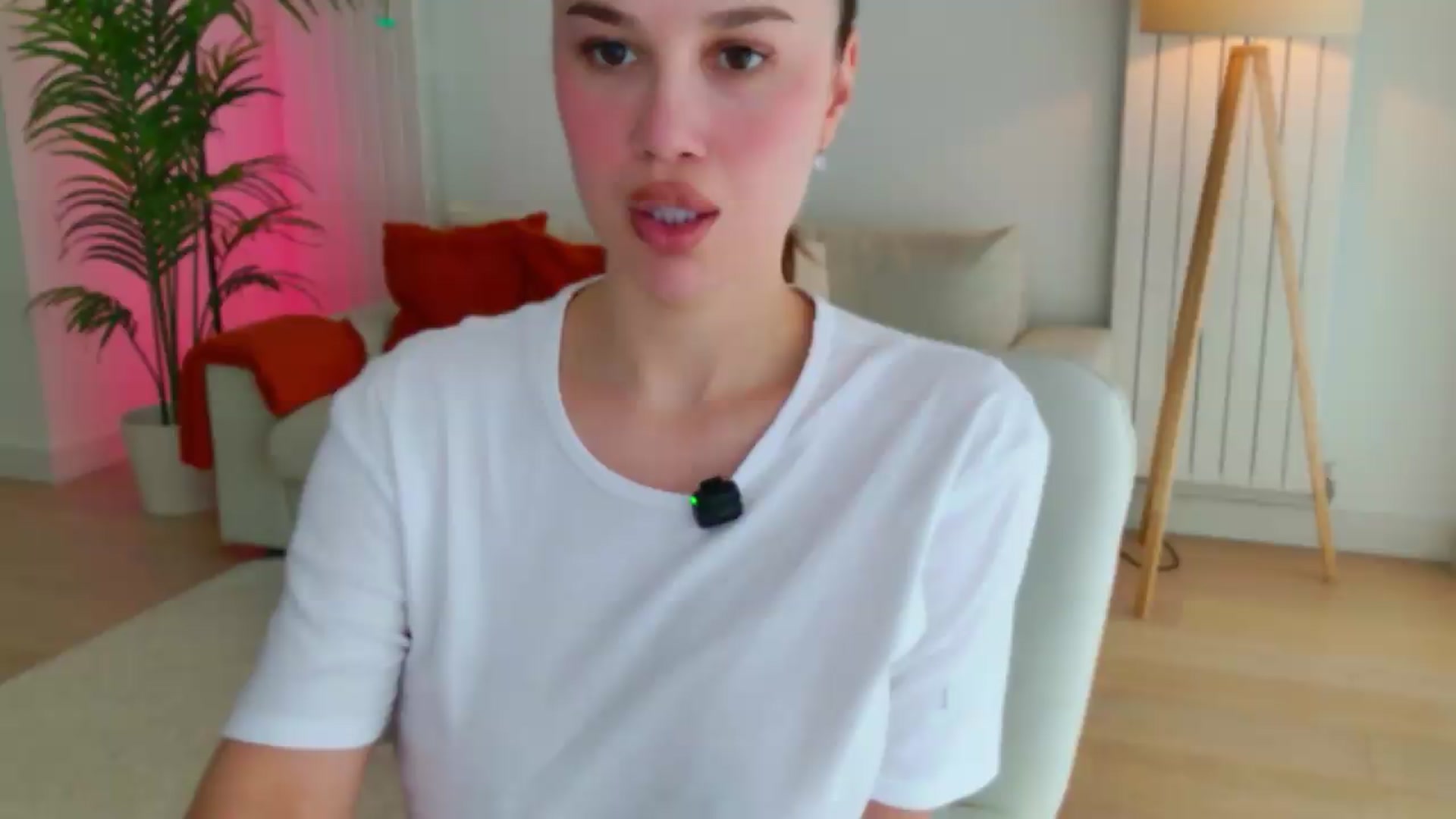 Gallery image thumbnail from XMirrabbellaX's myfreecams stream on, 05/06/2026, 15:29 image 2 of 20