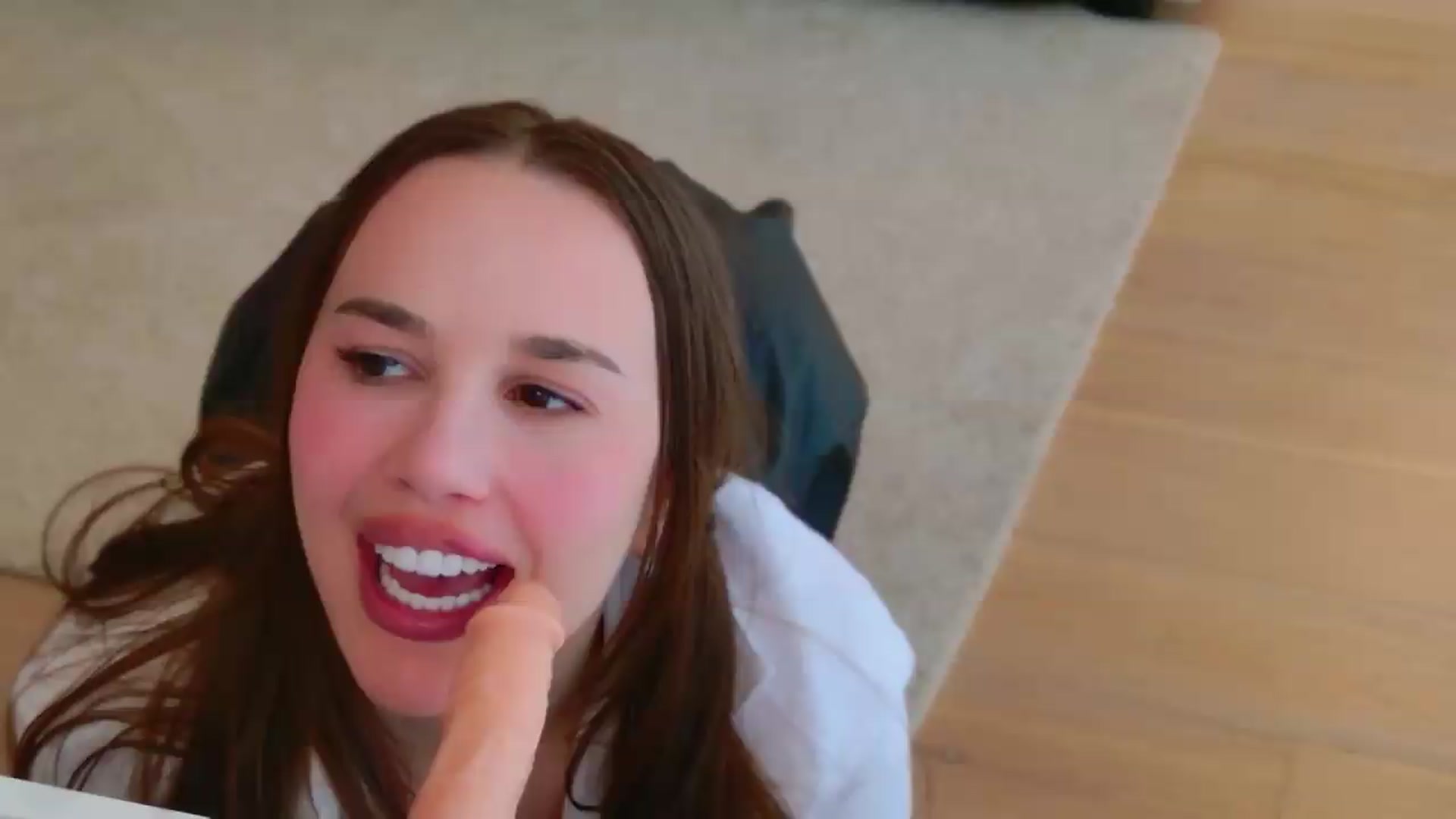 Gallery image thumbnail from XMirrabbellaX's myfreecams stream on, 05/11/2026, 15:34 image 17 of 20