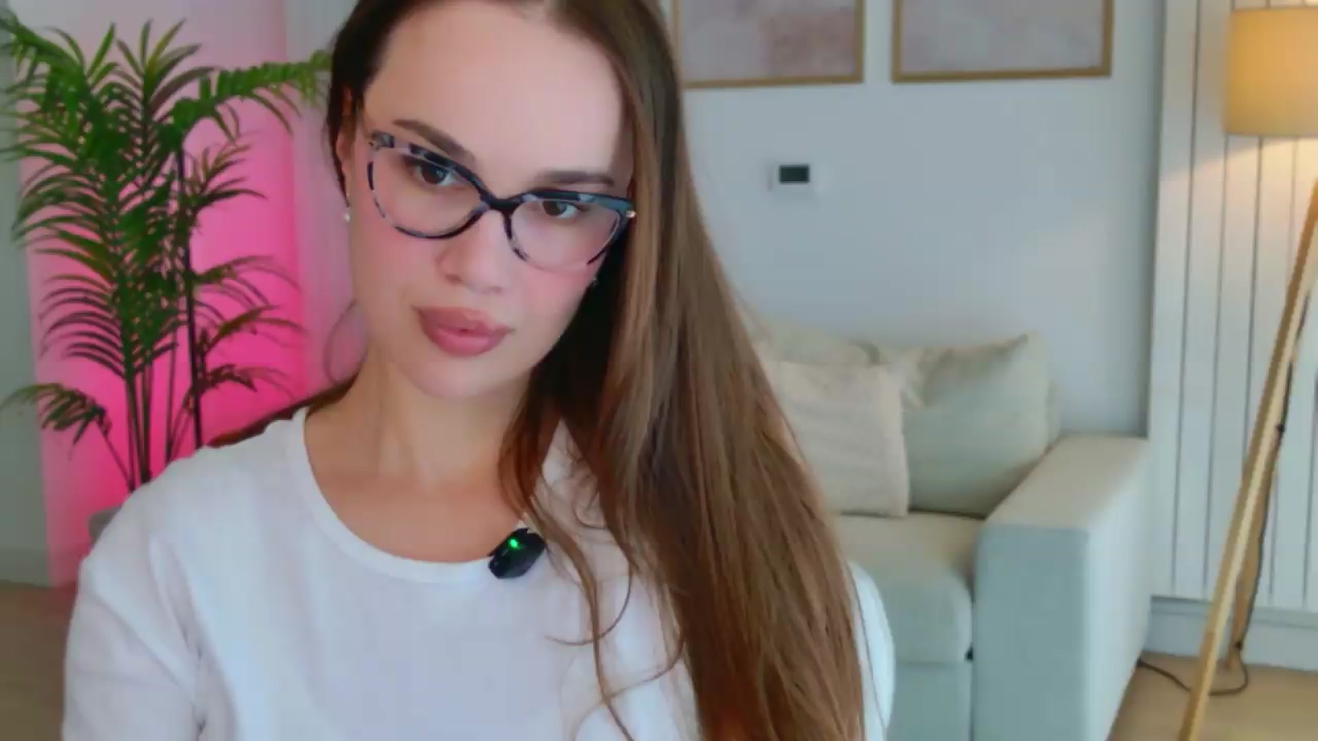 Gallery image thumbnail from XMirrabbellaX's myfreecams stream on, 05/13/2026, 14:02 image 19 of 20