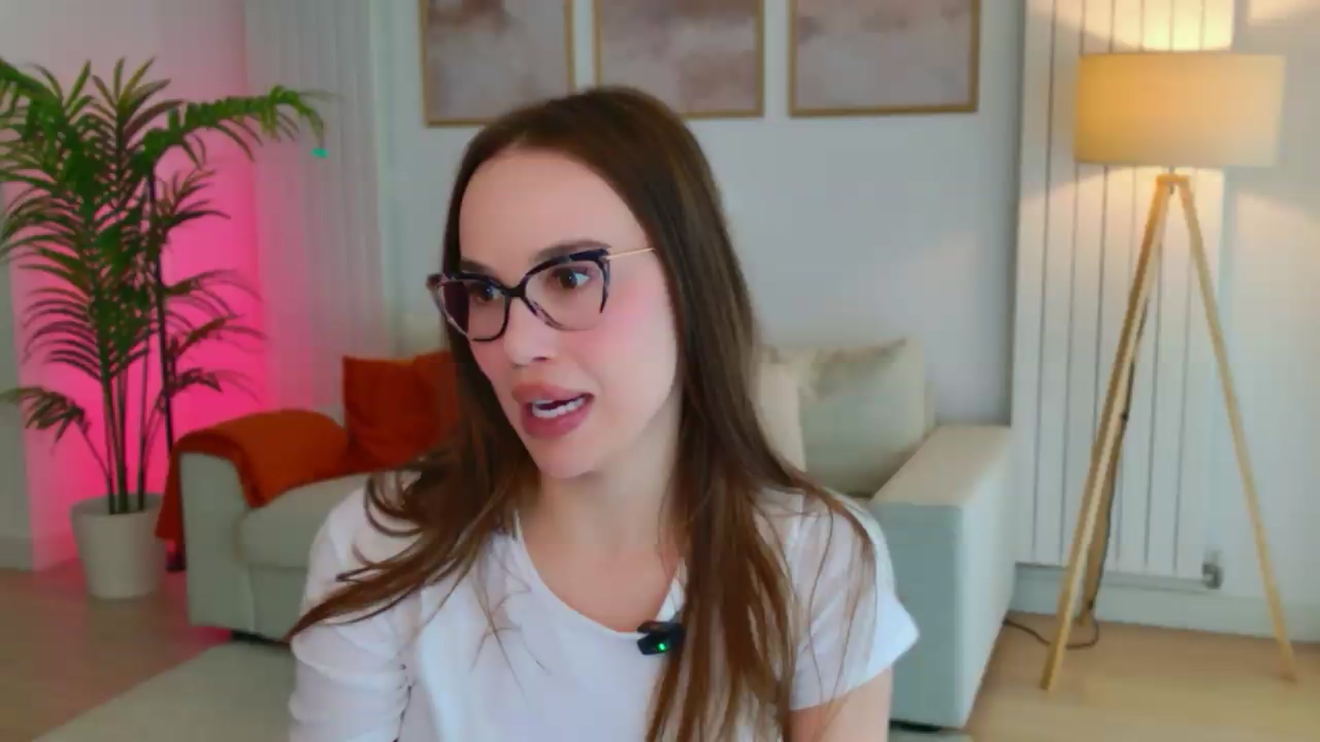 Gallery image thumbnail from XMirrabbellaX's myfreecams stream on, 05/13/2026, 14:02 image 7 of 20