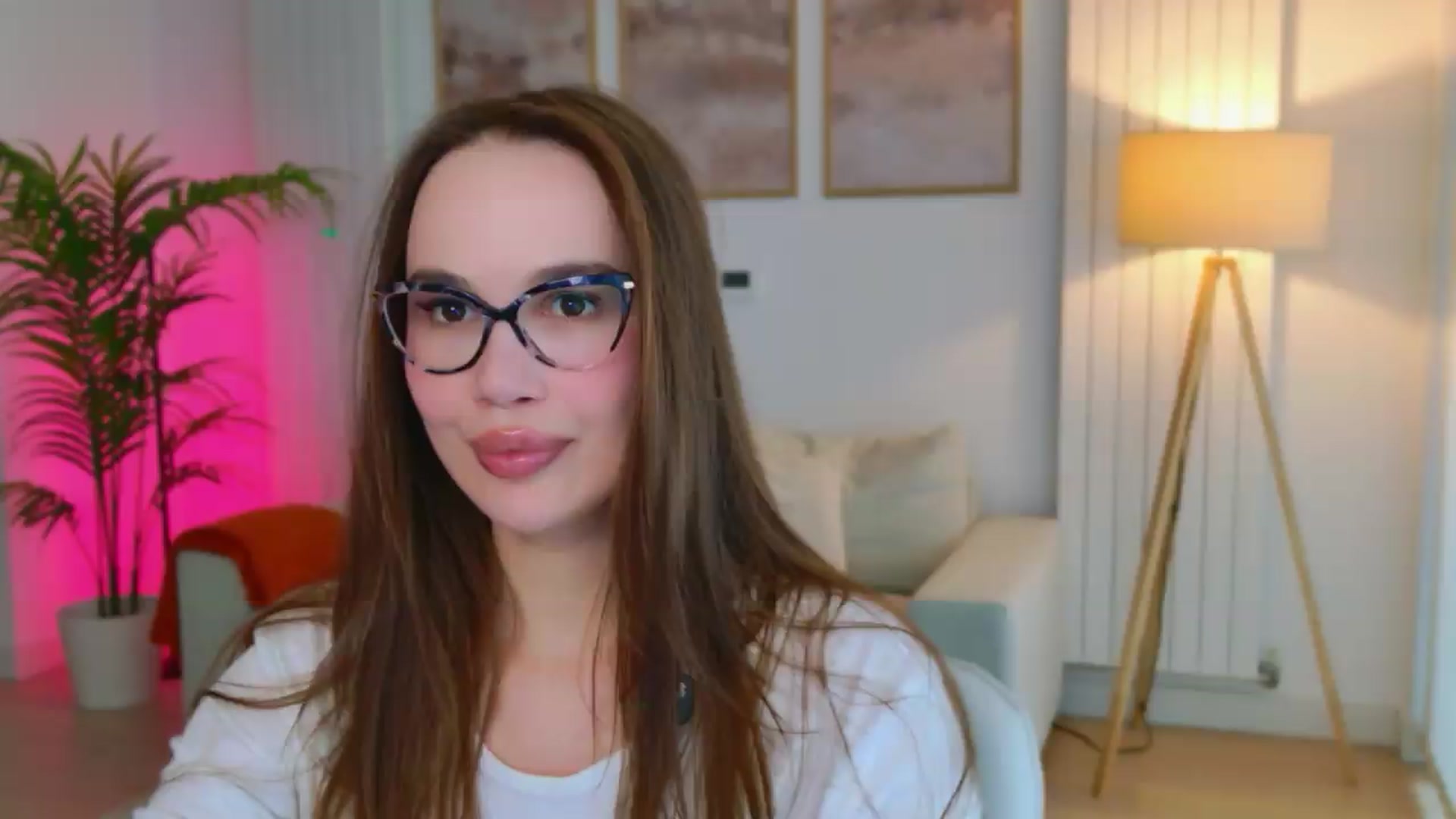Gallery image thumbnail from XMirrabbellaX's myfreecams stream on, 05/13/2026, 16:08 image 2 of 20
