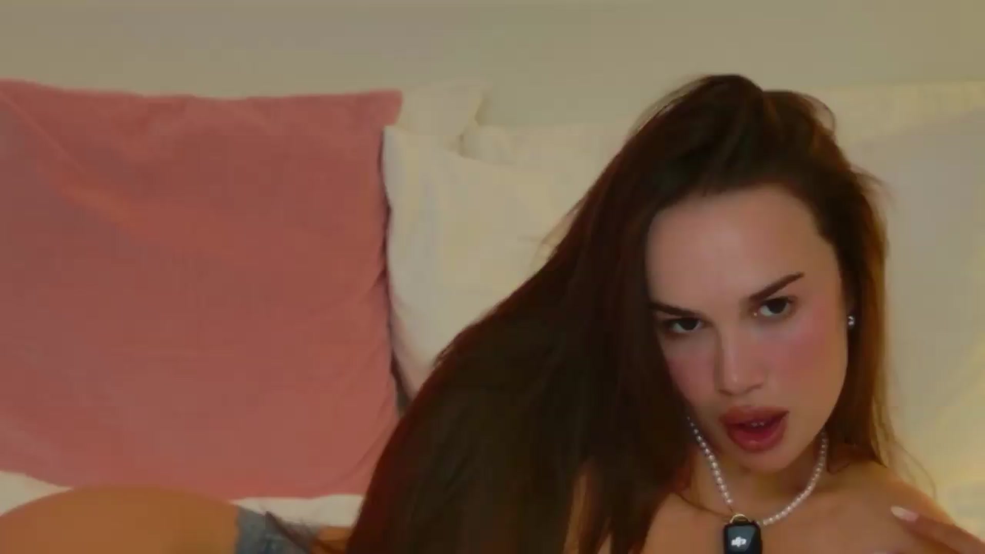Gallery image thumbnail from XMirrabbellaX's myfreecams stream on, 06/15/2026, 16:10 image 19 of 20