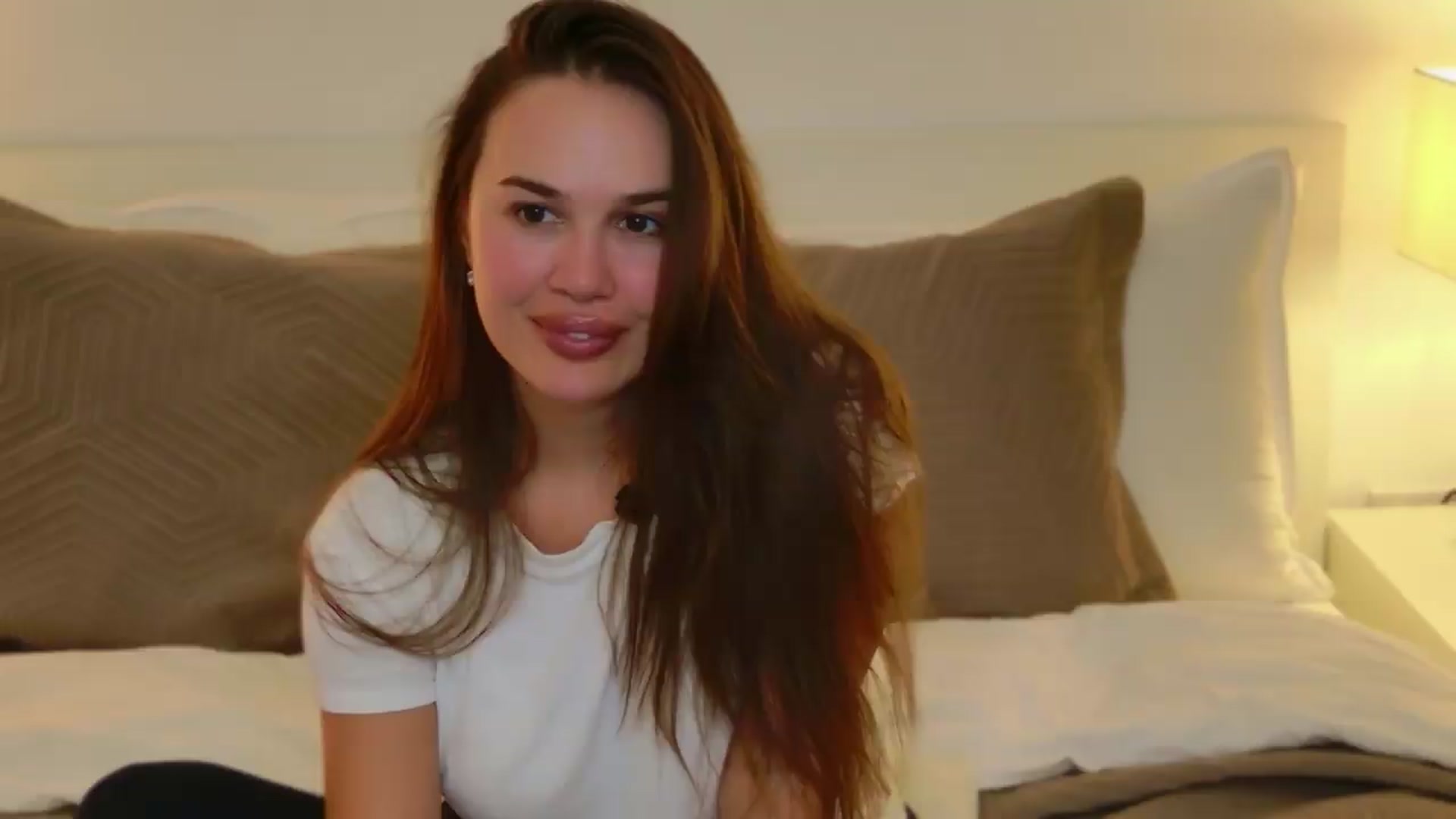 Gallery image thumbnail from XMirrabbellaX's myfreecams stream on, 06/30/2026, 14:17 image 6 of 20