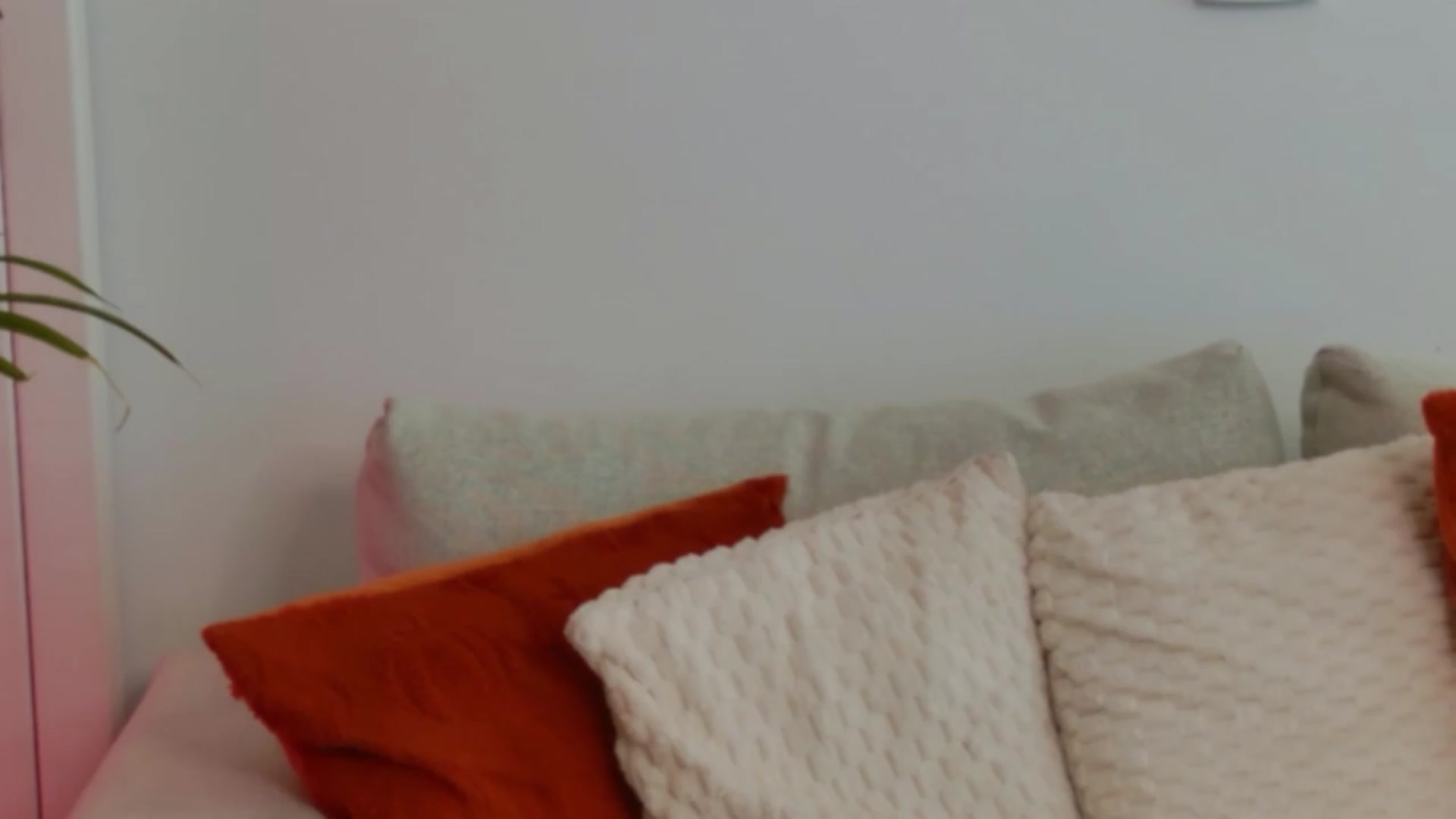 Gallery image thumbnail from XMirrabbellaX's myfreecams stream on, 08/05/2026, 15:20 image 16 of 20