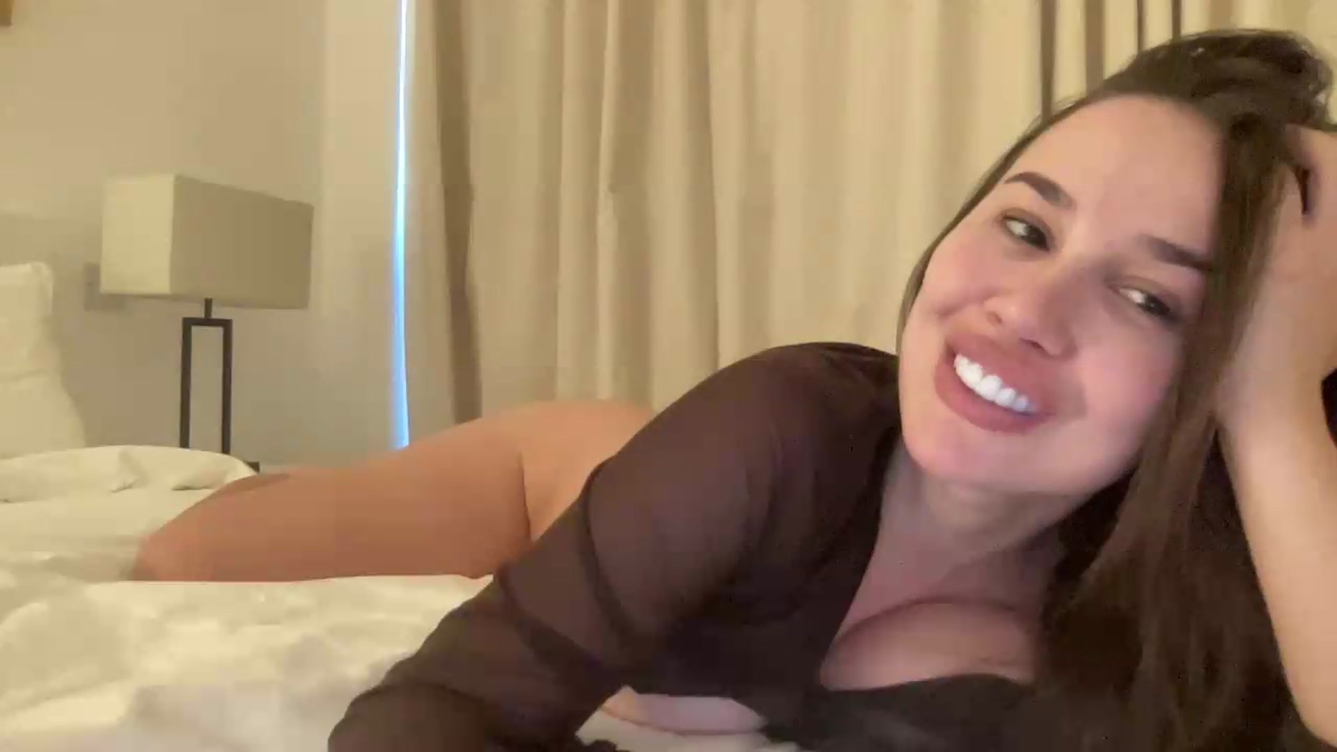 Gallery image thumbnail from XMirrabbellaX's myfreecams stream on, 08/25/2026, 17:20 image 16 of 20