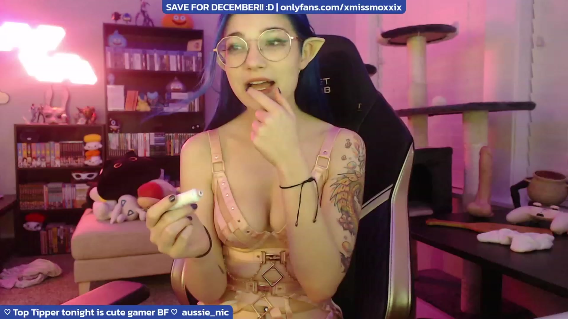 Gallery image thumbnail from XMissMoxxiX's myfreecams stream on, 11/16/2022, 08:29 image 8 of 20