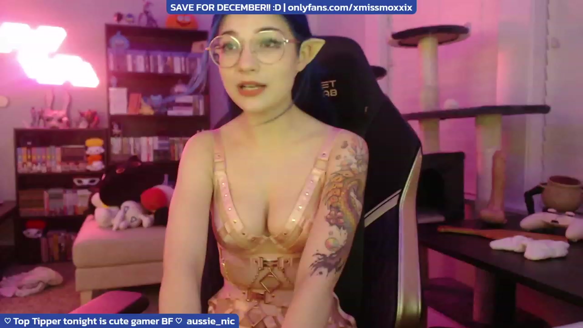 Gallery image thumbnail from XMissMoxxiX's myfreecams stream on, 11/16/2022, 08:29 image 6 of 20