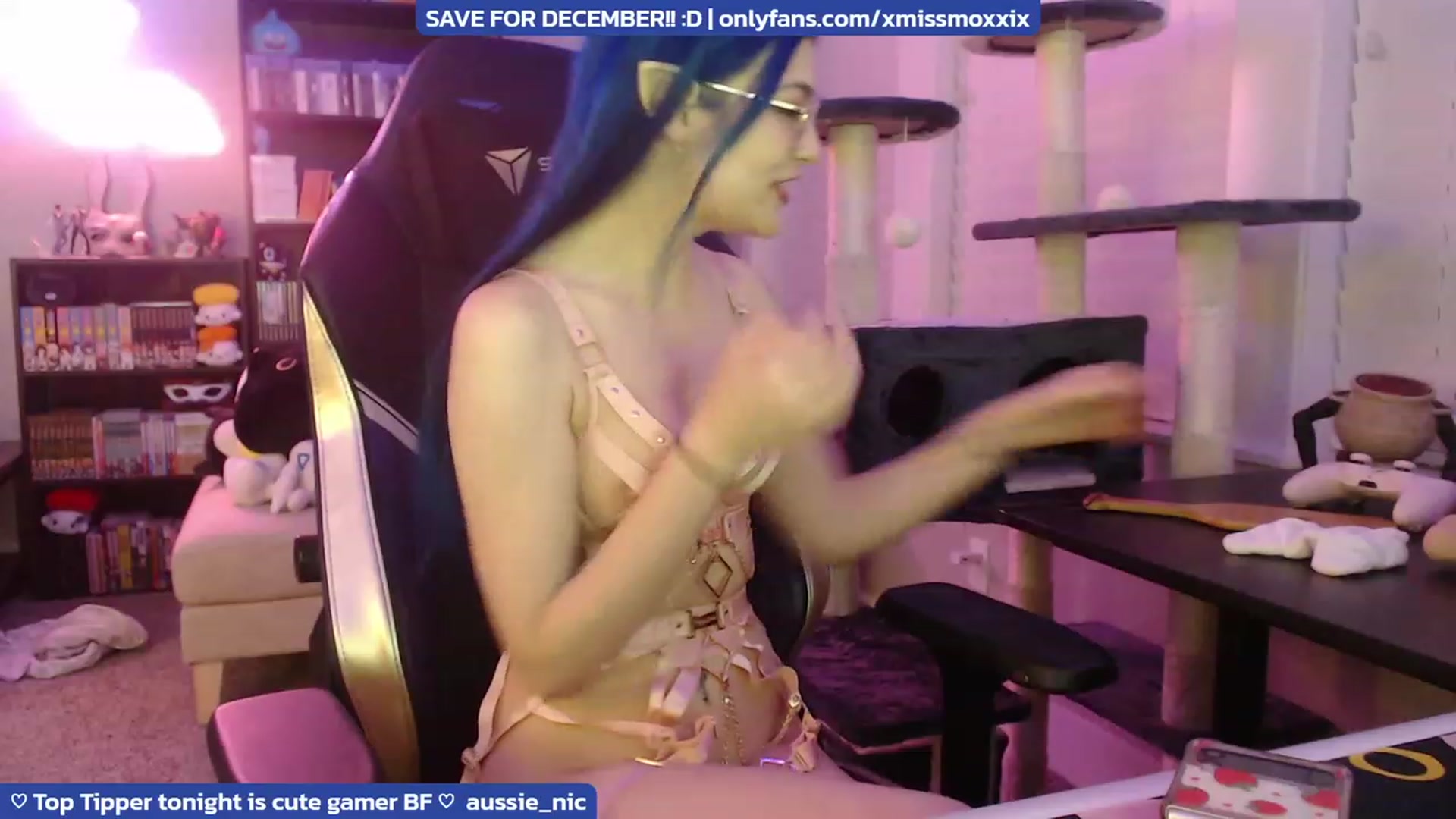 Gallery image thumbnail from XMissMoxxiX's myfreecams stream on, 11/16/2022, 08:29 image 17 of 20