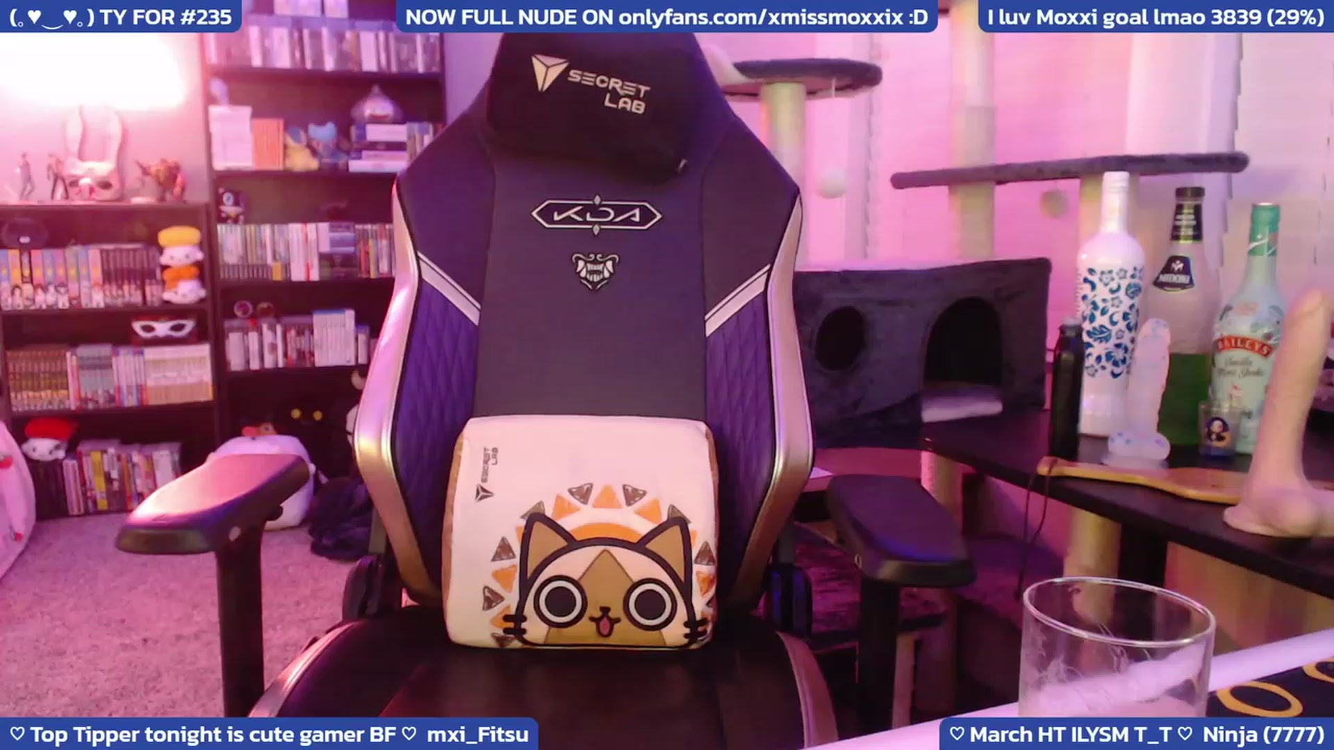Gallery image thumbnail from XMissMoxxiX's myfreecams stream on, 03/25/2023, 06:34 image 18 of 20