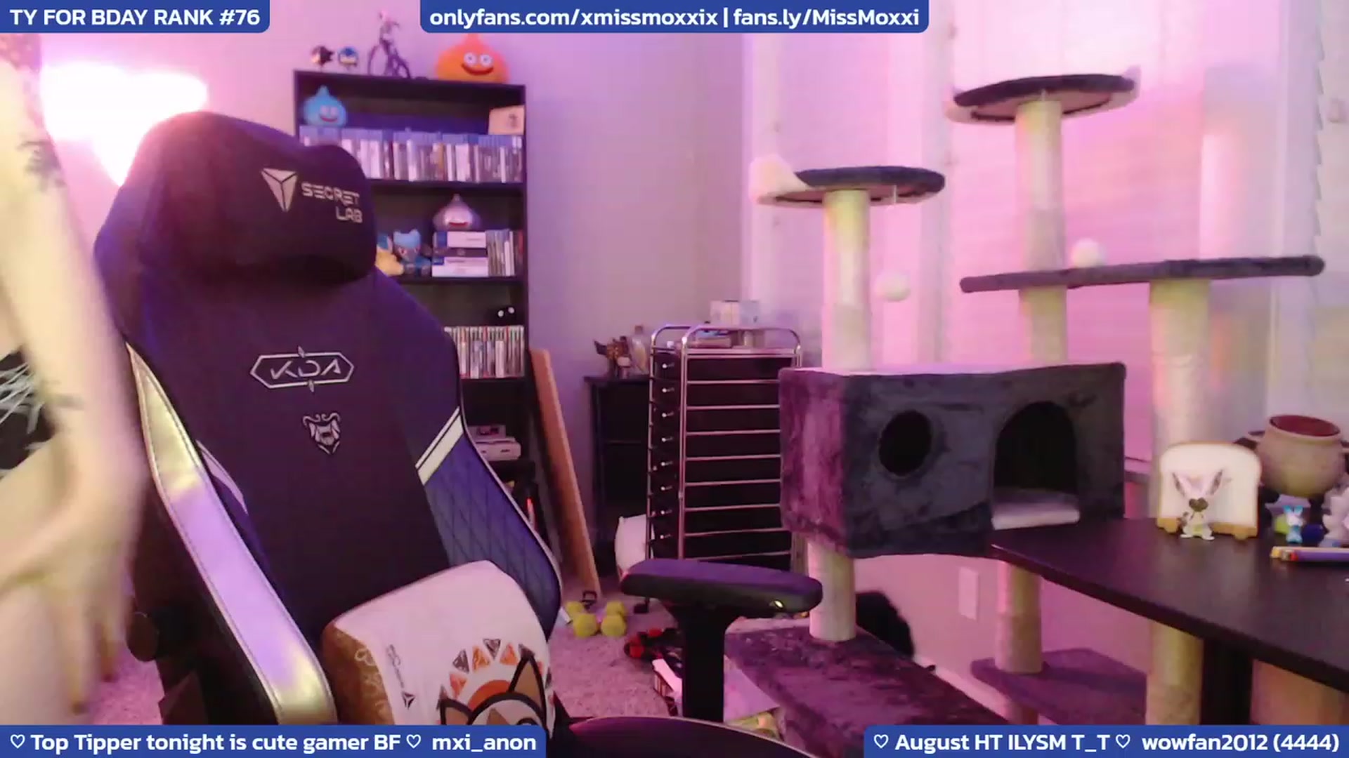 Gallery image thumbnail from XMissMoxxiX's myfreecams stream on, 08/08/2023, 04:08 image 4 of 20