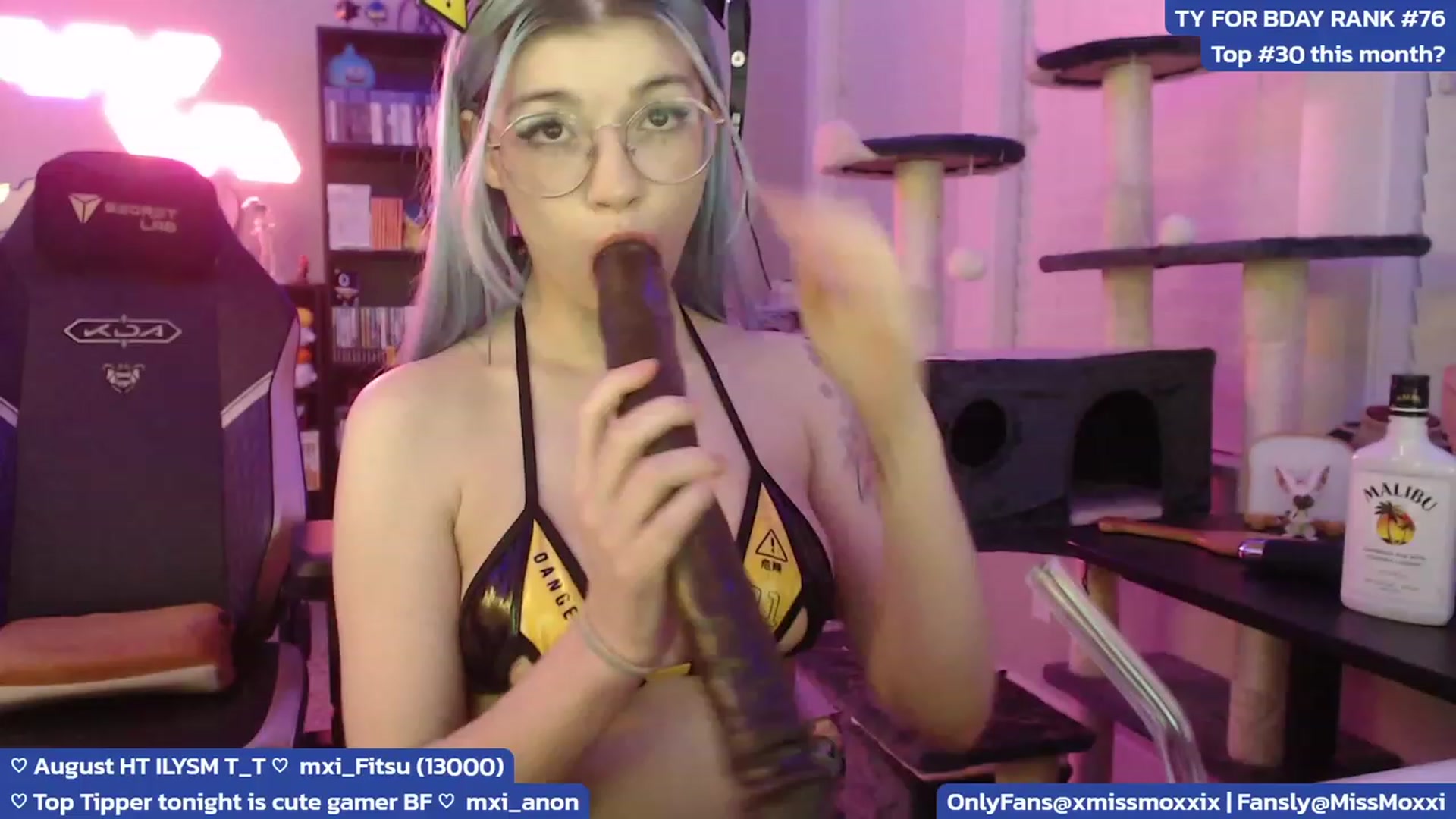 Gallery image thumbnail from XMissMoxxiX's myfreecams stream on, 08/13/2023, 04:42 image 12 of 20