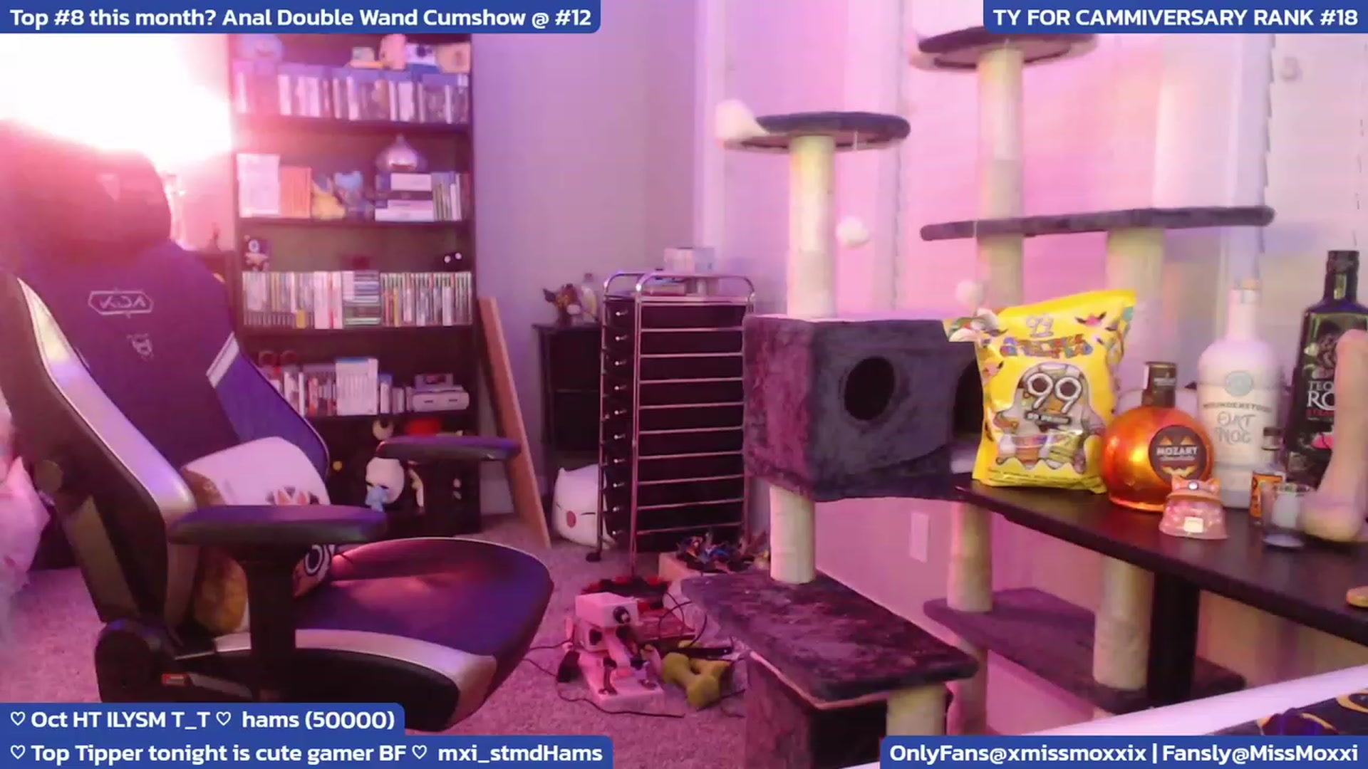 Gallery image thumbnail from XMissMoxxiX's myfreecams stream on, 10/07/2023, 03:18 image 10 of 20