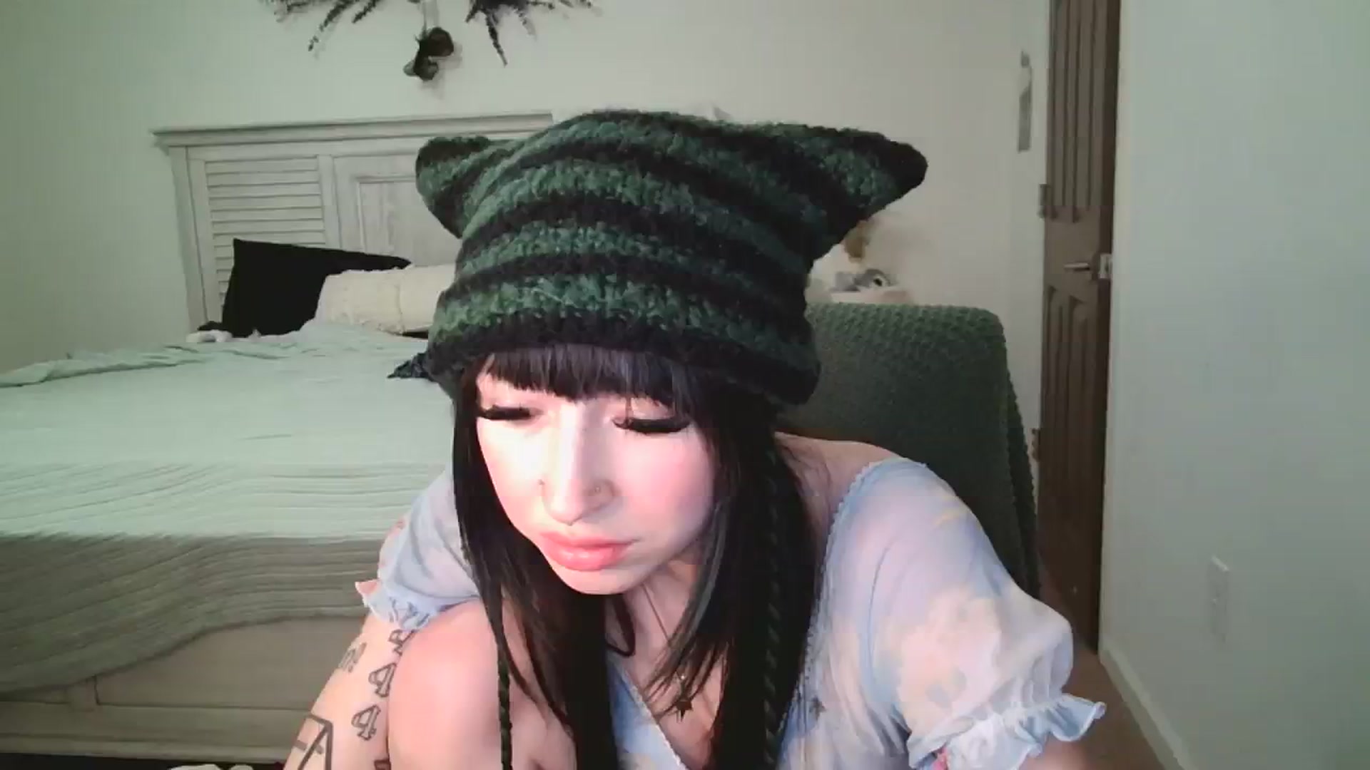 Gallery image thumbnail from XOSLEEPY's myfreecams stream on, 04/05/2024, 18:56 image 7 of 20