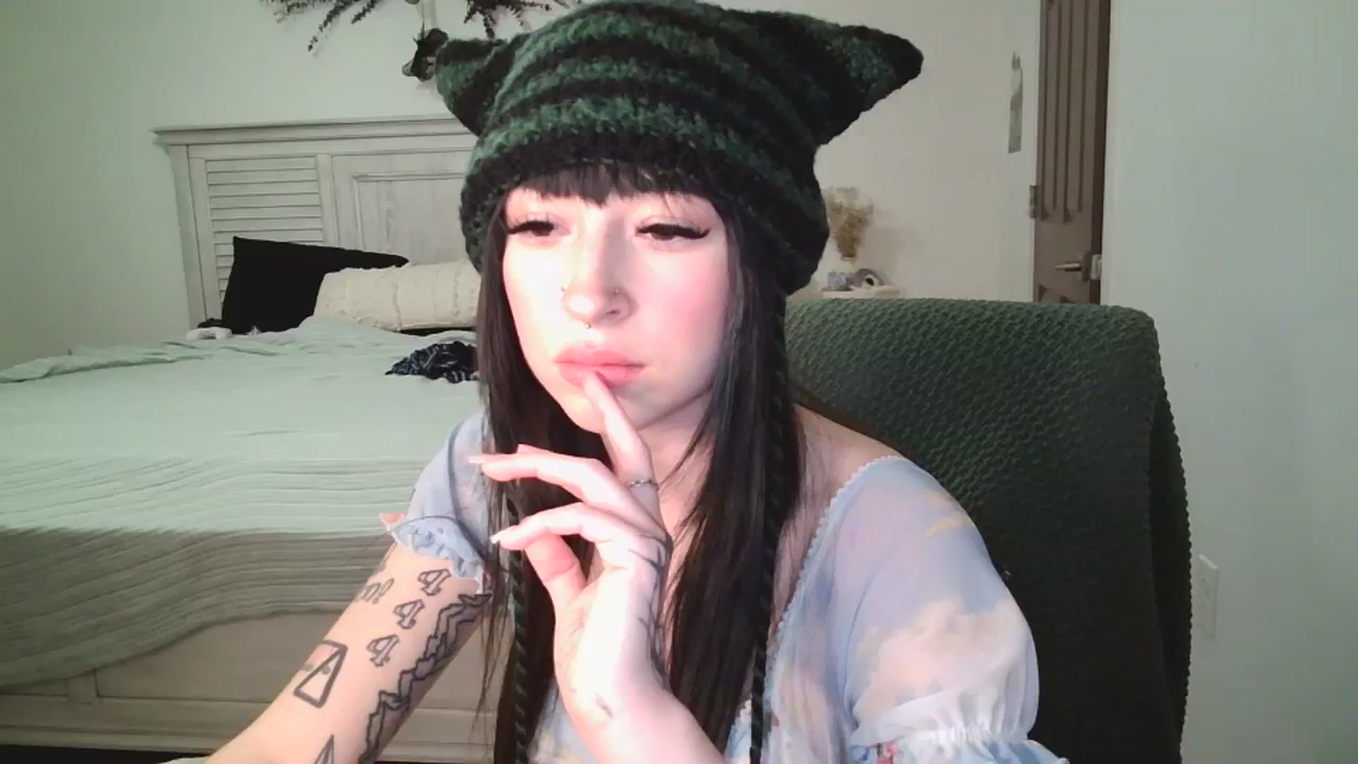 Gallery image thumbnail from XOSLEEPY's myfreecams stream on, 04/05/2024, 18:56 image 15 of 20